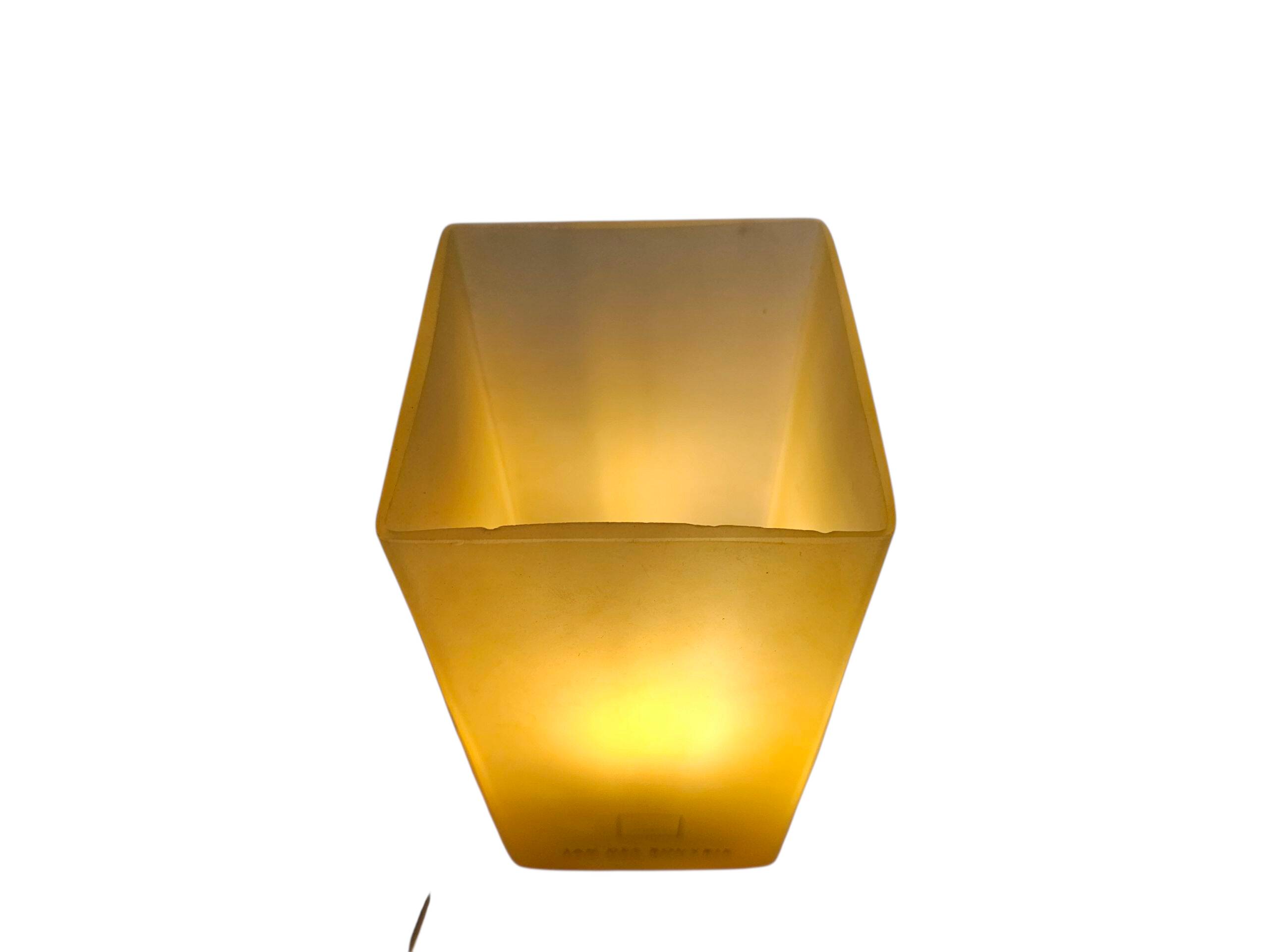 Dutch design - Icecubic lamp - Boxford Holland - Jan des Bouvrie - table la