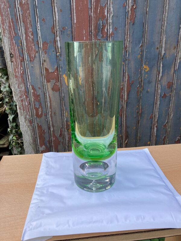 Vase rouleau de jeronim tisljar pour beranek art glas