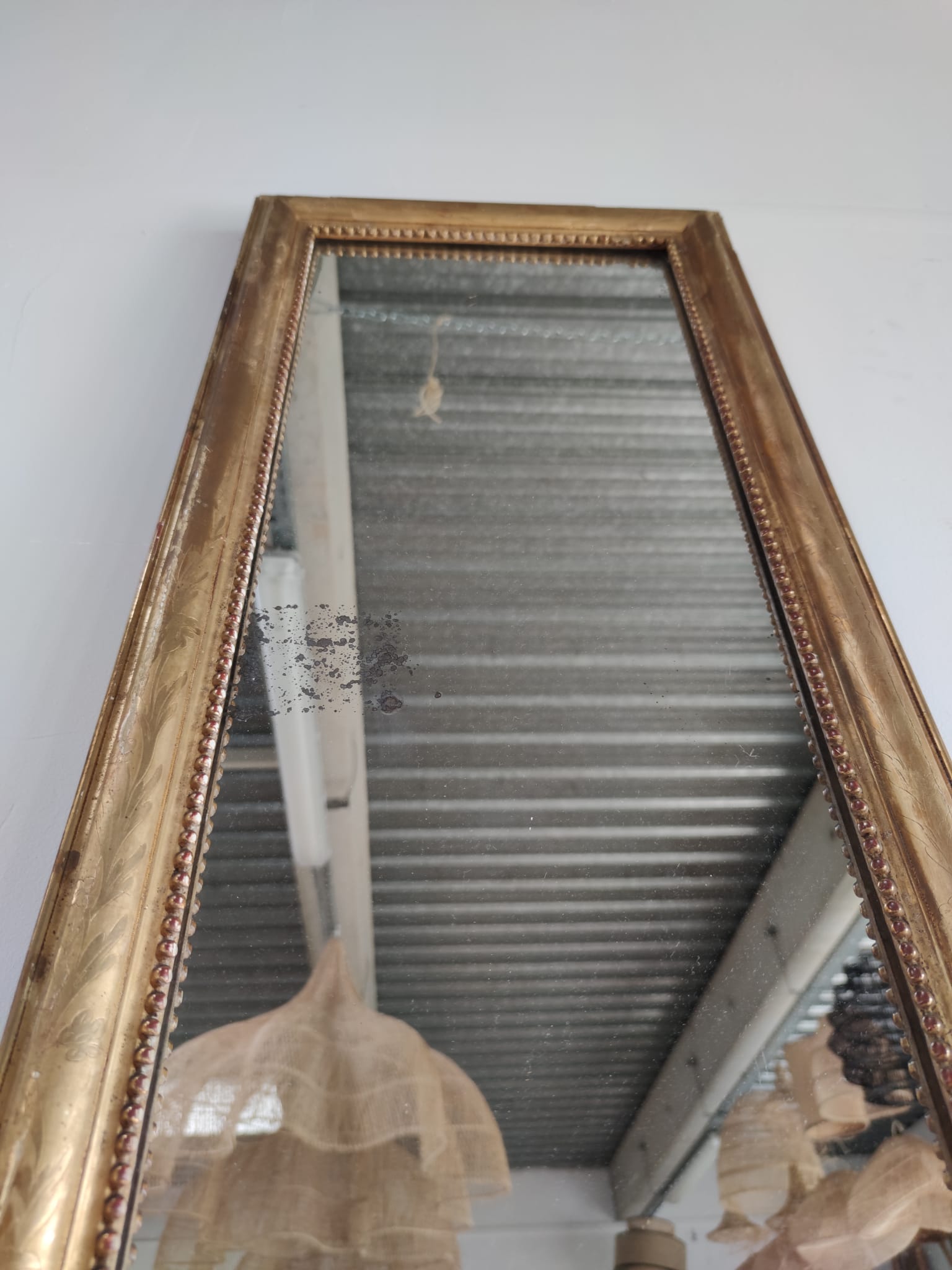 Long wooden mirror and gilded stucco with pearl rays H: 2m45 L: 40cm