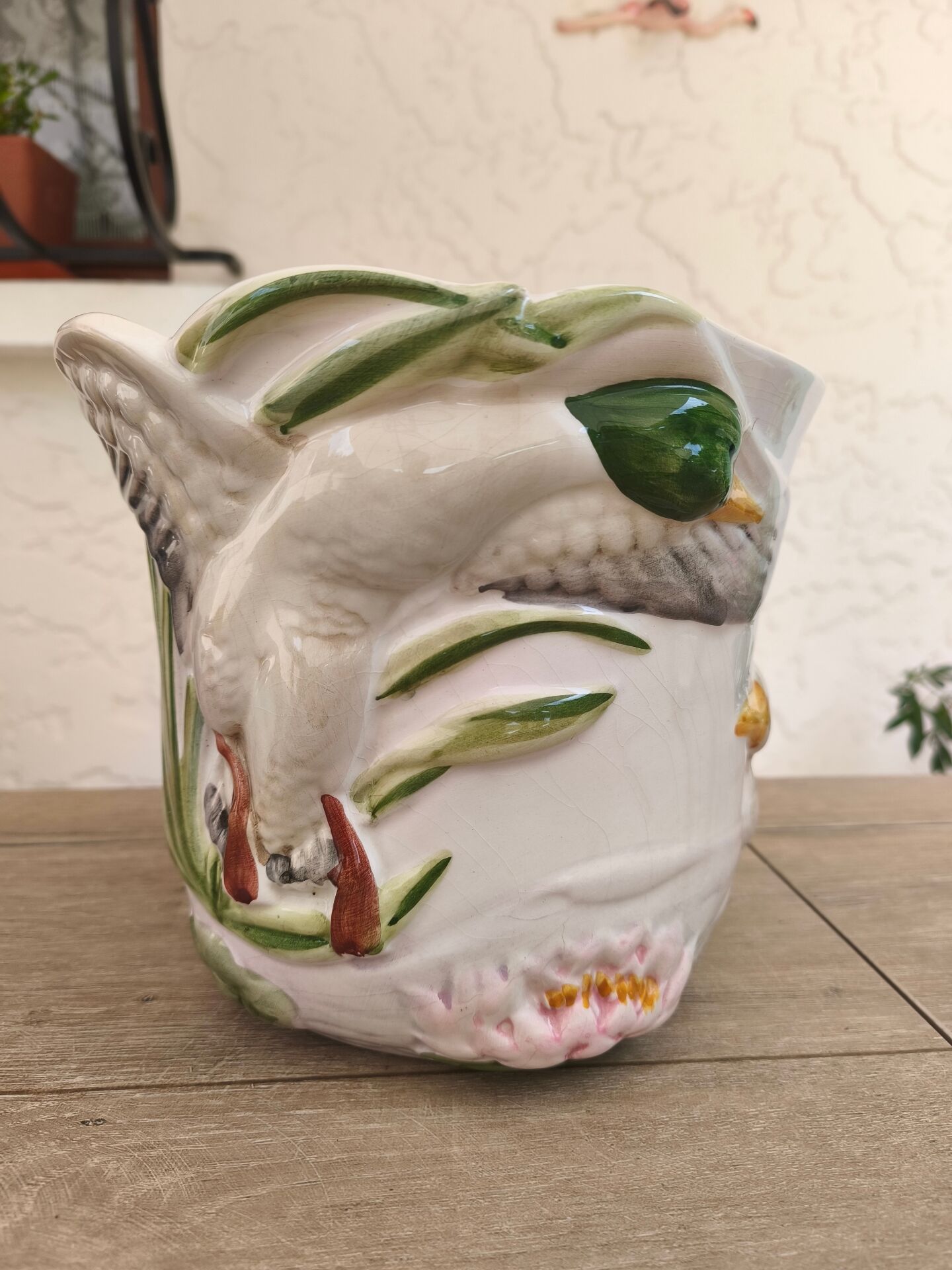 Rare cache-pot in earthenware with slip decoration of ducks.