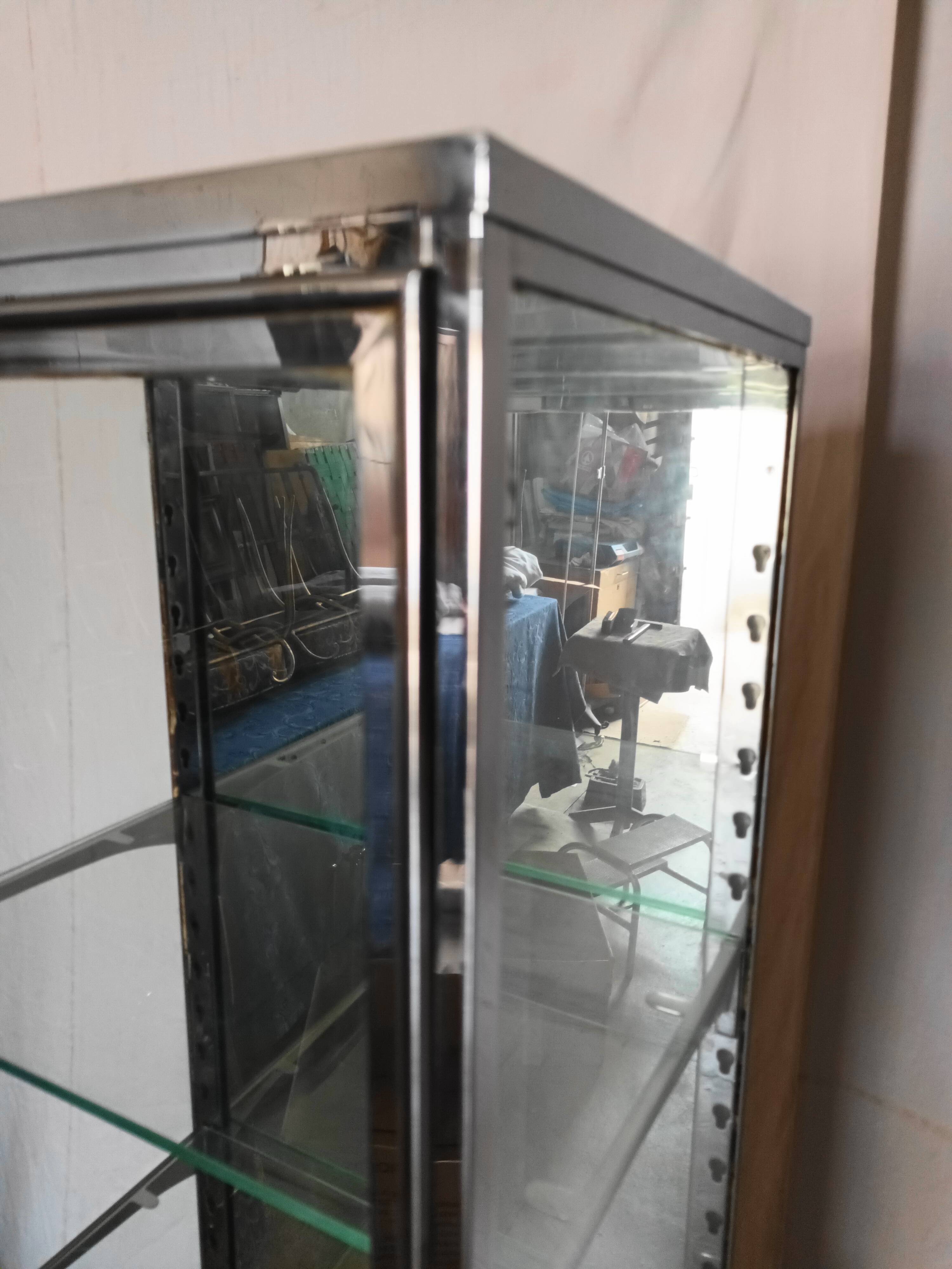 Vitrine de magasin en laiton nickelé des années 30