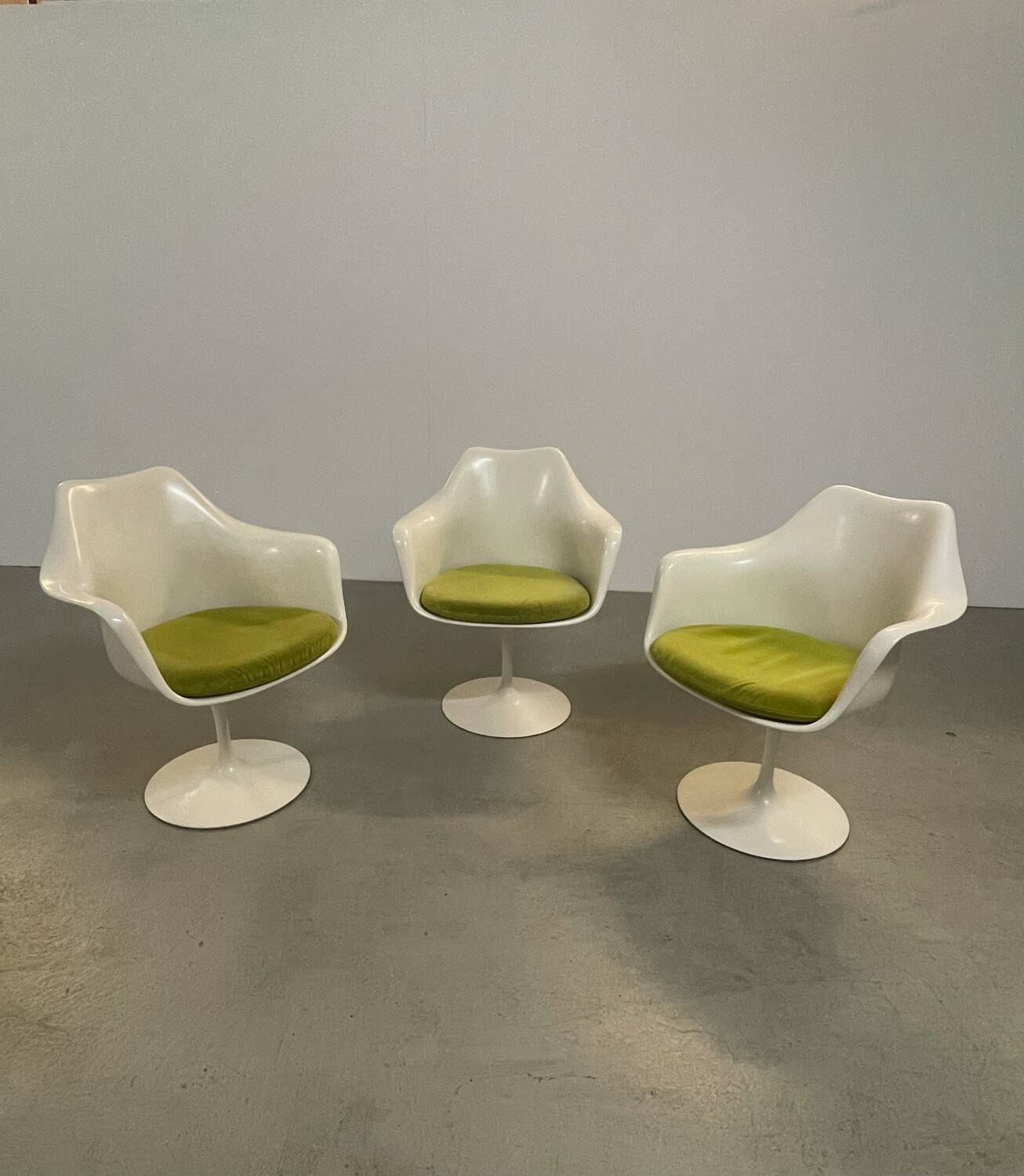 3x Eero Saarinen Tulip Armchair Knoll International