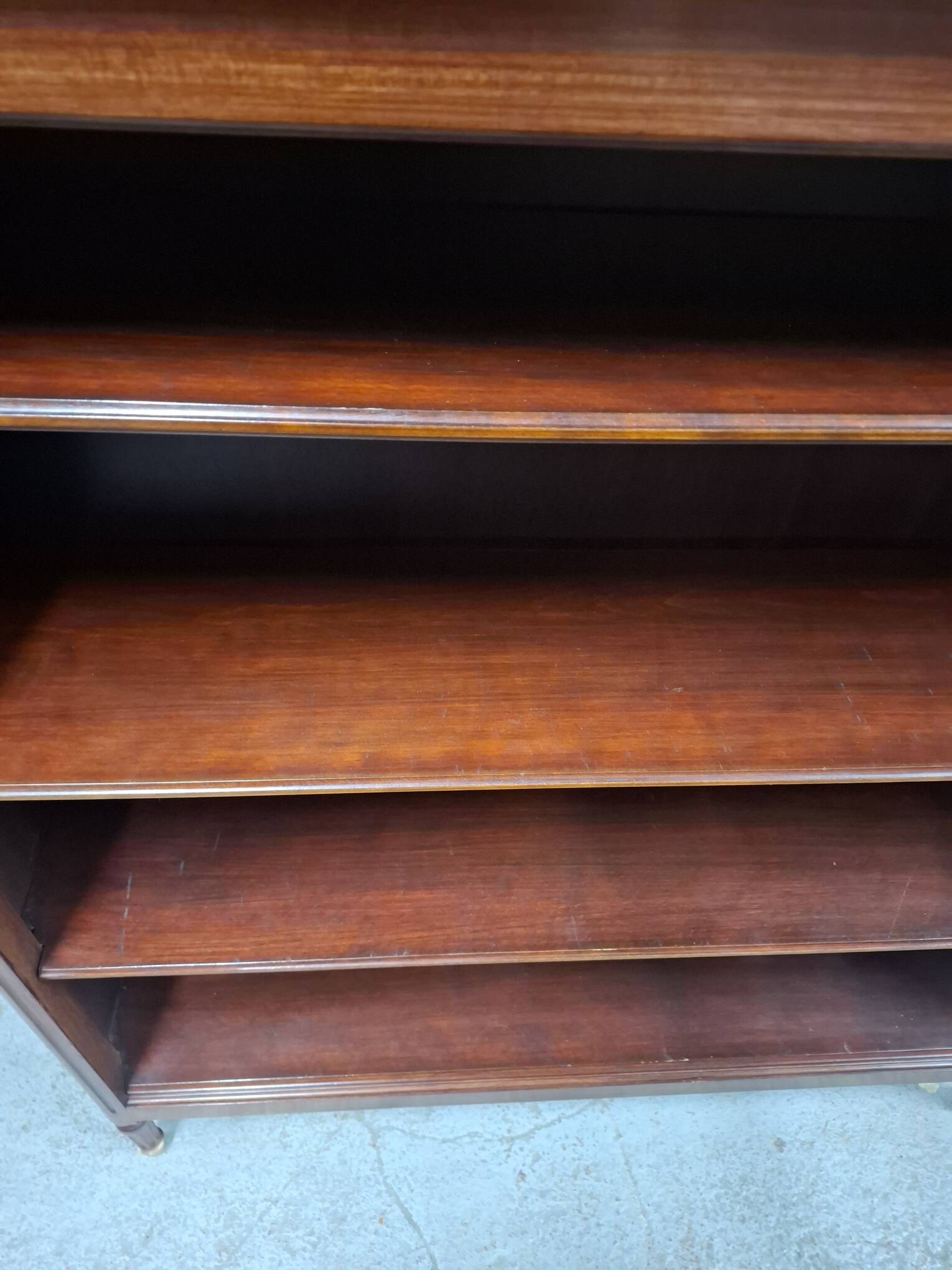 Large Mahogany Bibus