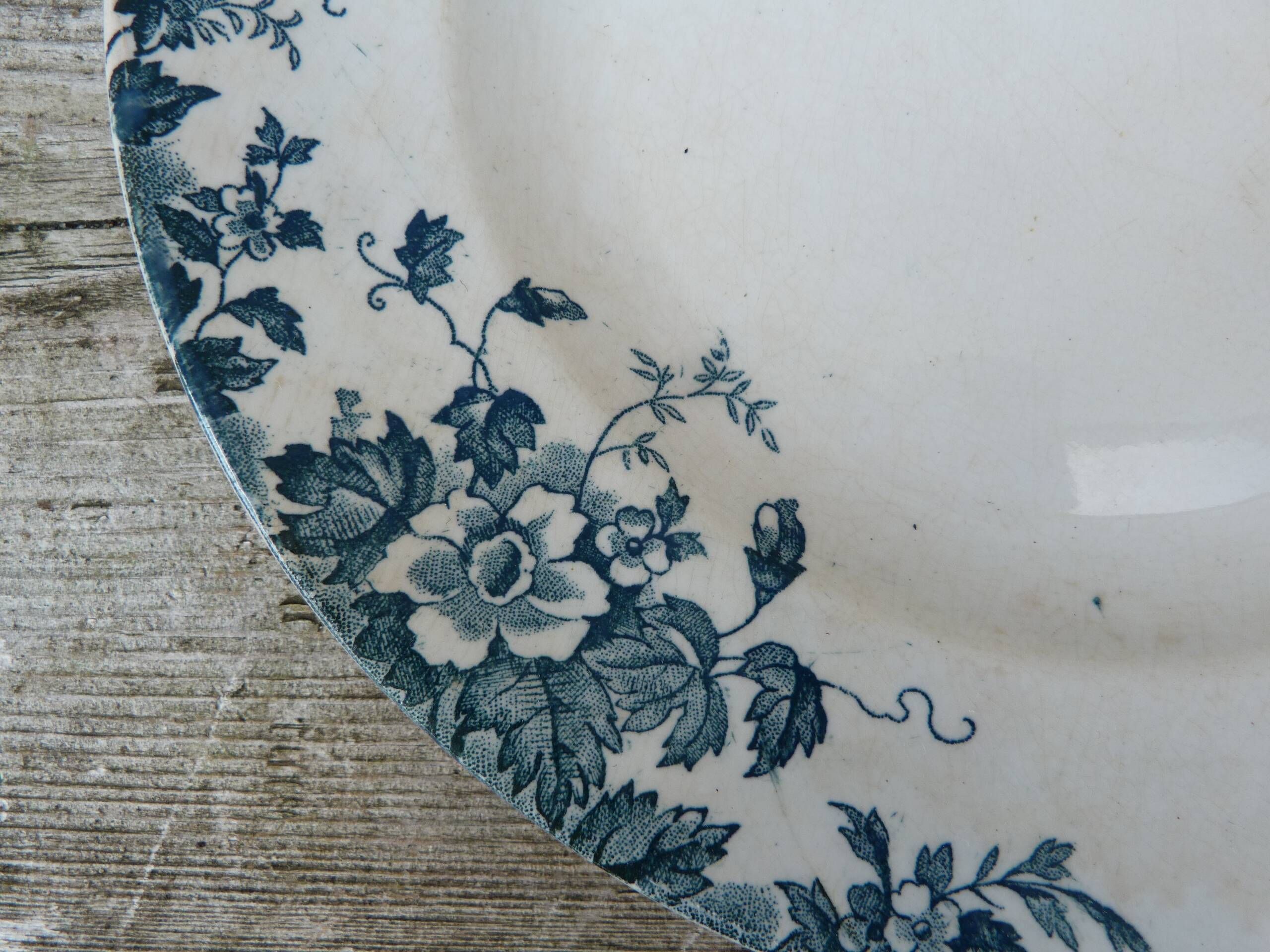 Set of 4 Saint Amand Hamage Marie Louise service plates with b motifs