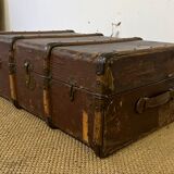 Malle vintage en bois et cuir, St Hubert Paris