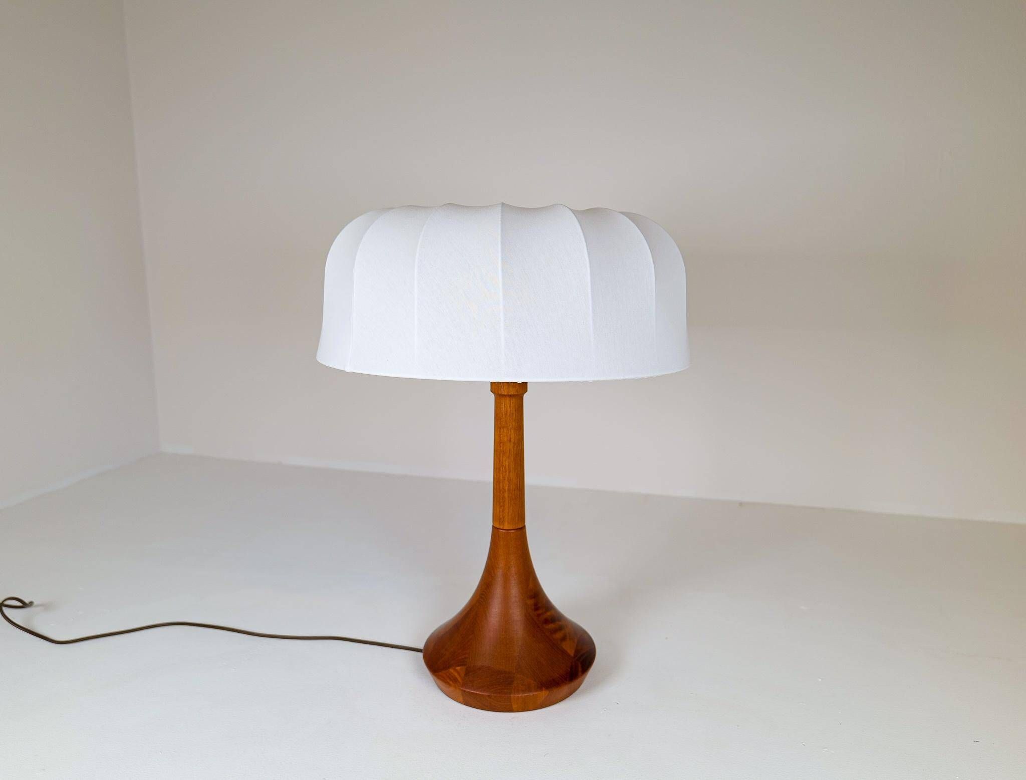 Lampe de table midcentury en teck massif Lisbeth Brams Danemark 1960s