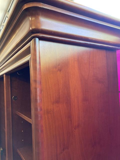 Bookcase with 2 glass doors