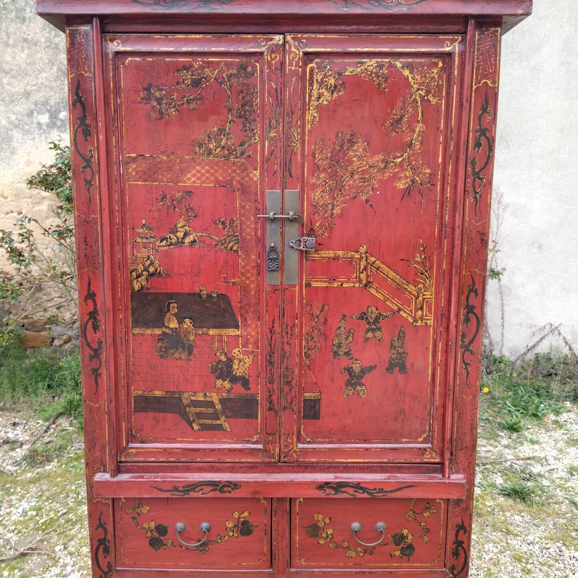 Lacquered cabinet China 50