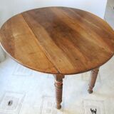 Mid-19th-century walnut round table with shutters, flaps