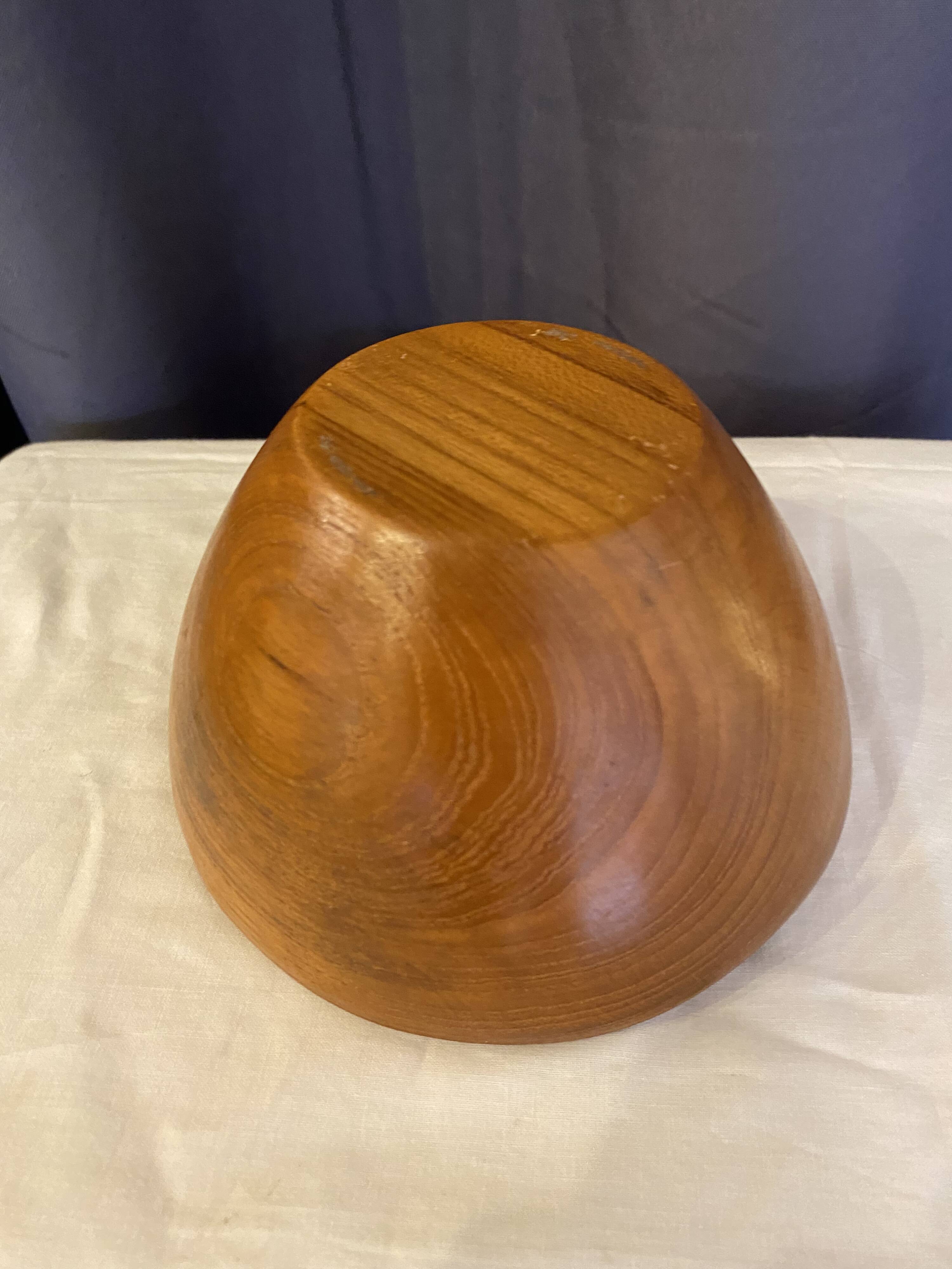Salad bowl in bur walnut round shape honey color