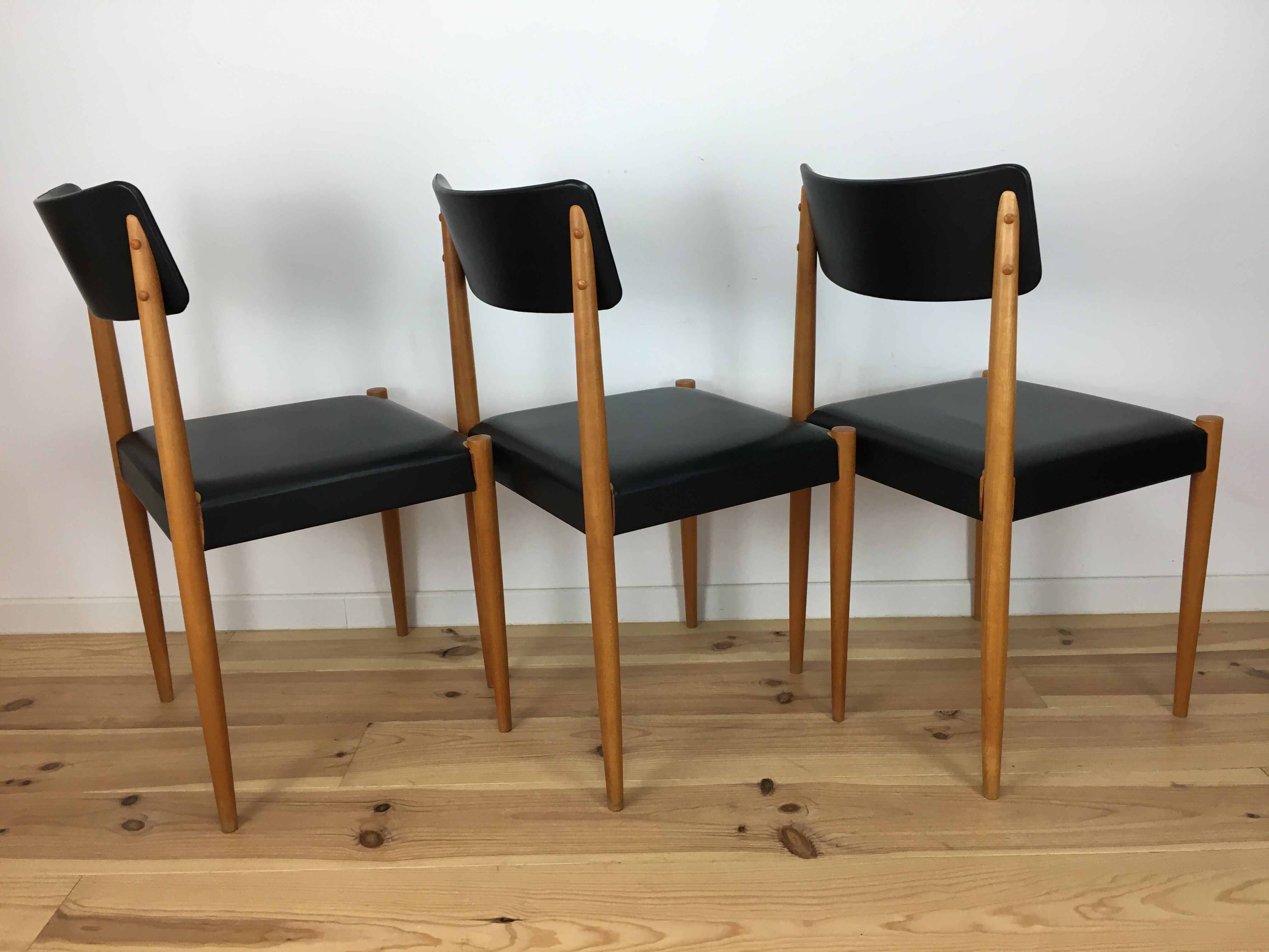 Set de 3 chaises Baumann années 60 hêtre et simili cuir