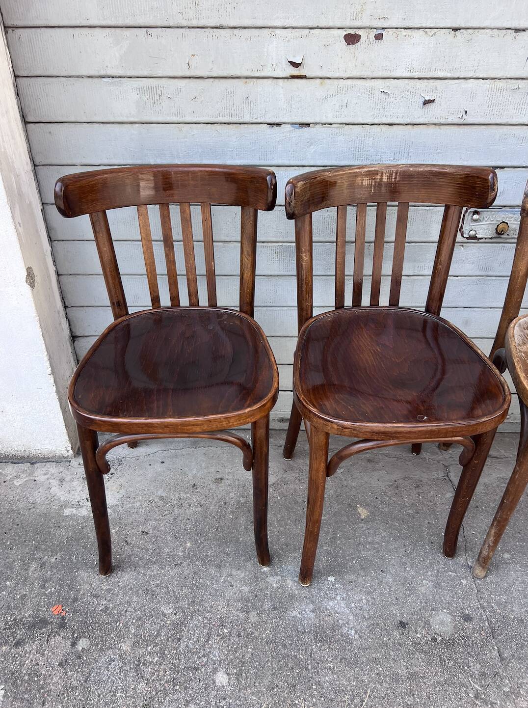 (Lot) 6 wooden bistro chairs