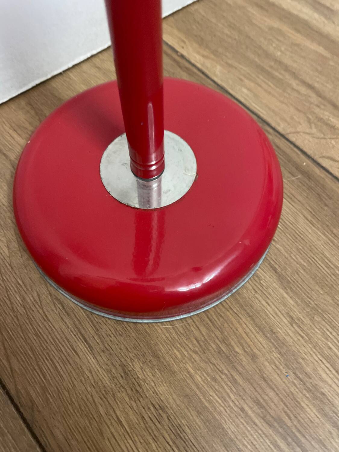Free-standing ashtray