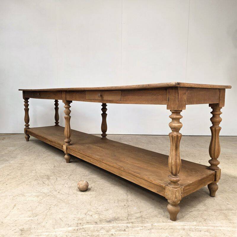 Large 19th-century oak draper's table with 6 legs.
