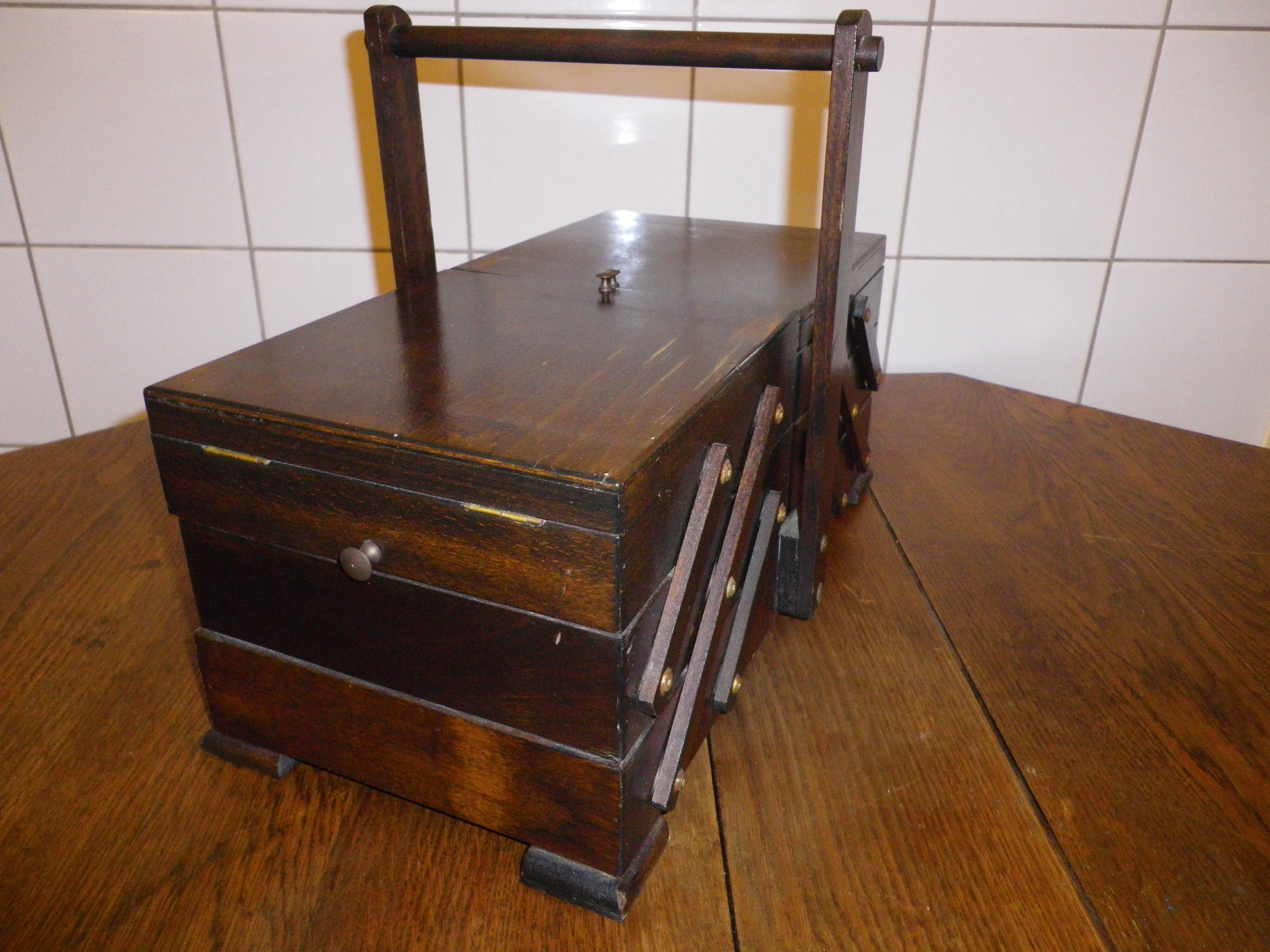Wooden sewing box to lay from the 1960s/70s