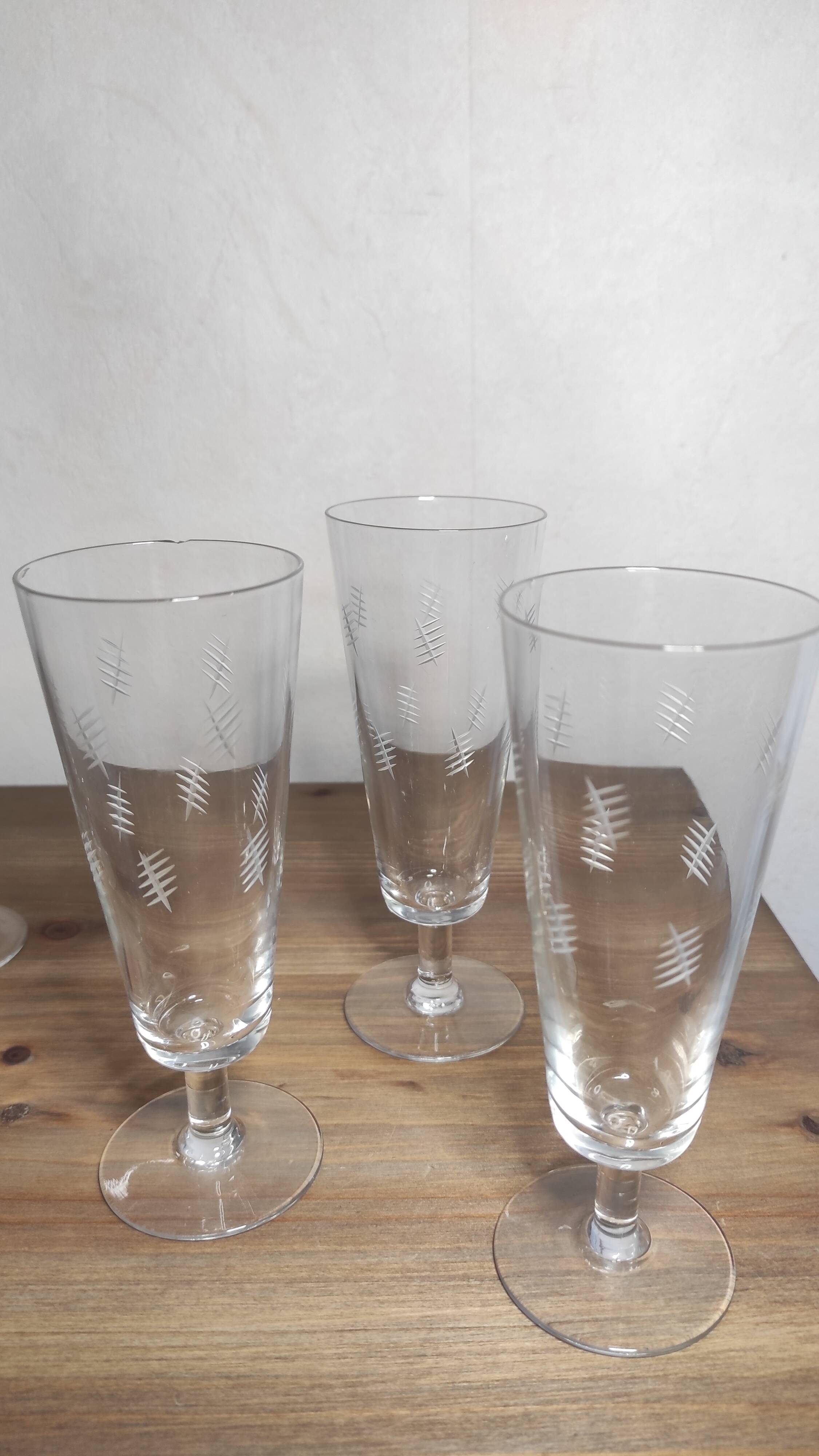 Set of 6 engraved glass champagne flutes