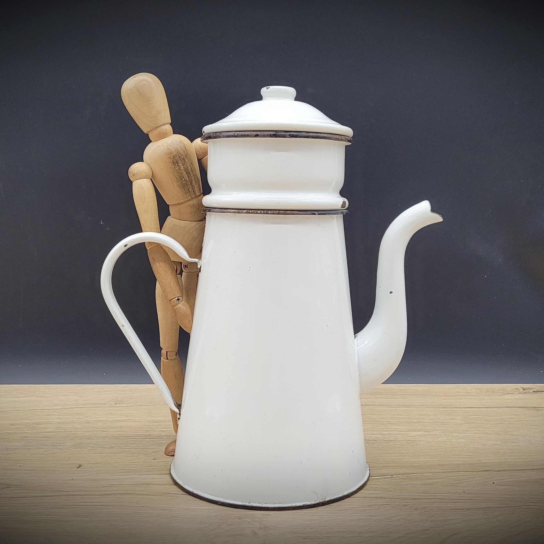 White enamelled teapot coffee maker