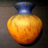 Small glass paste vase with marmorean patterns