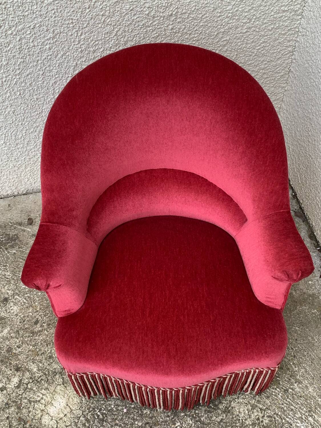 Old raspberry velvet toad armchair