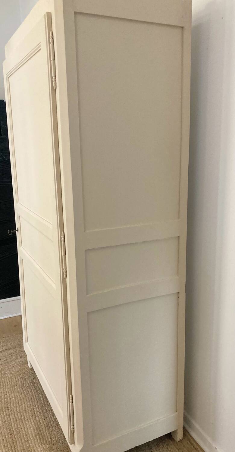 Parisian Bonnetiere wardrobe