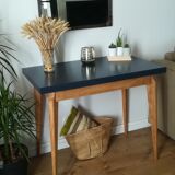 Vintage wallet table