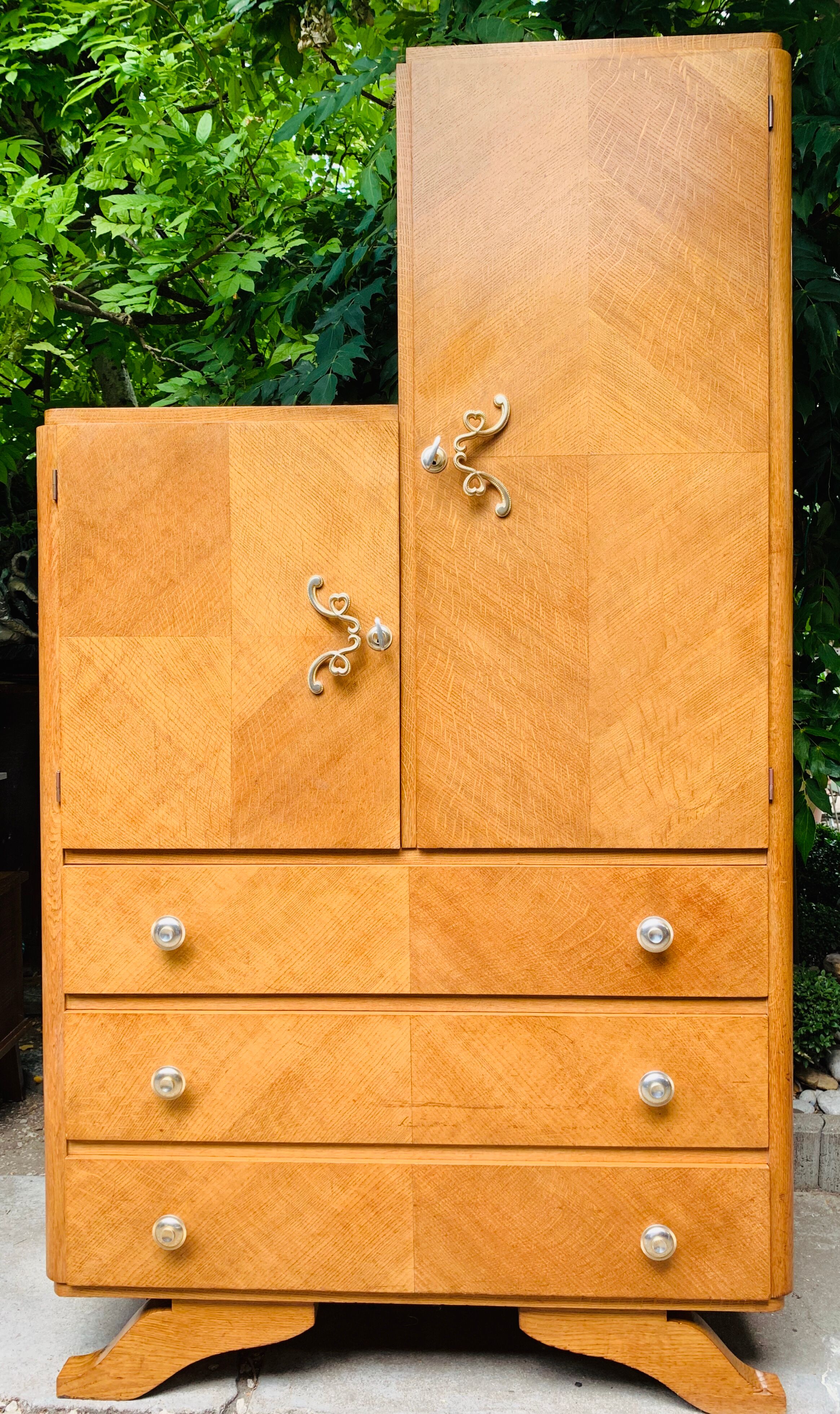 Asymmetrical cabinet 1950