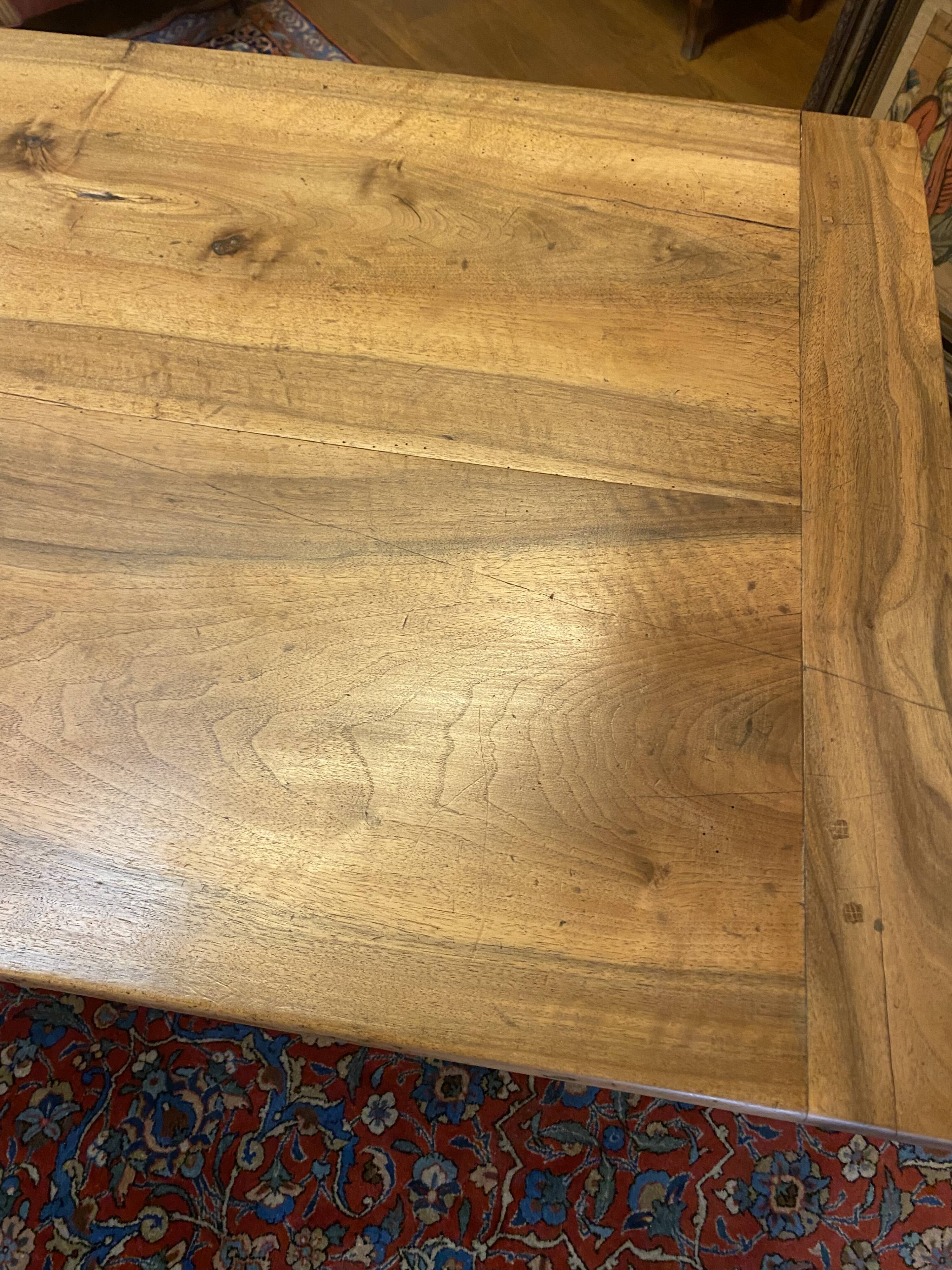 office table in blond walnut, turned legs, beautiful patina, excellent condition.