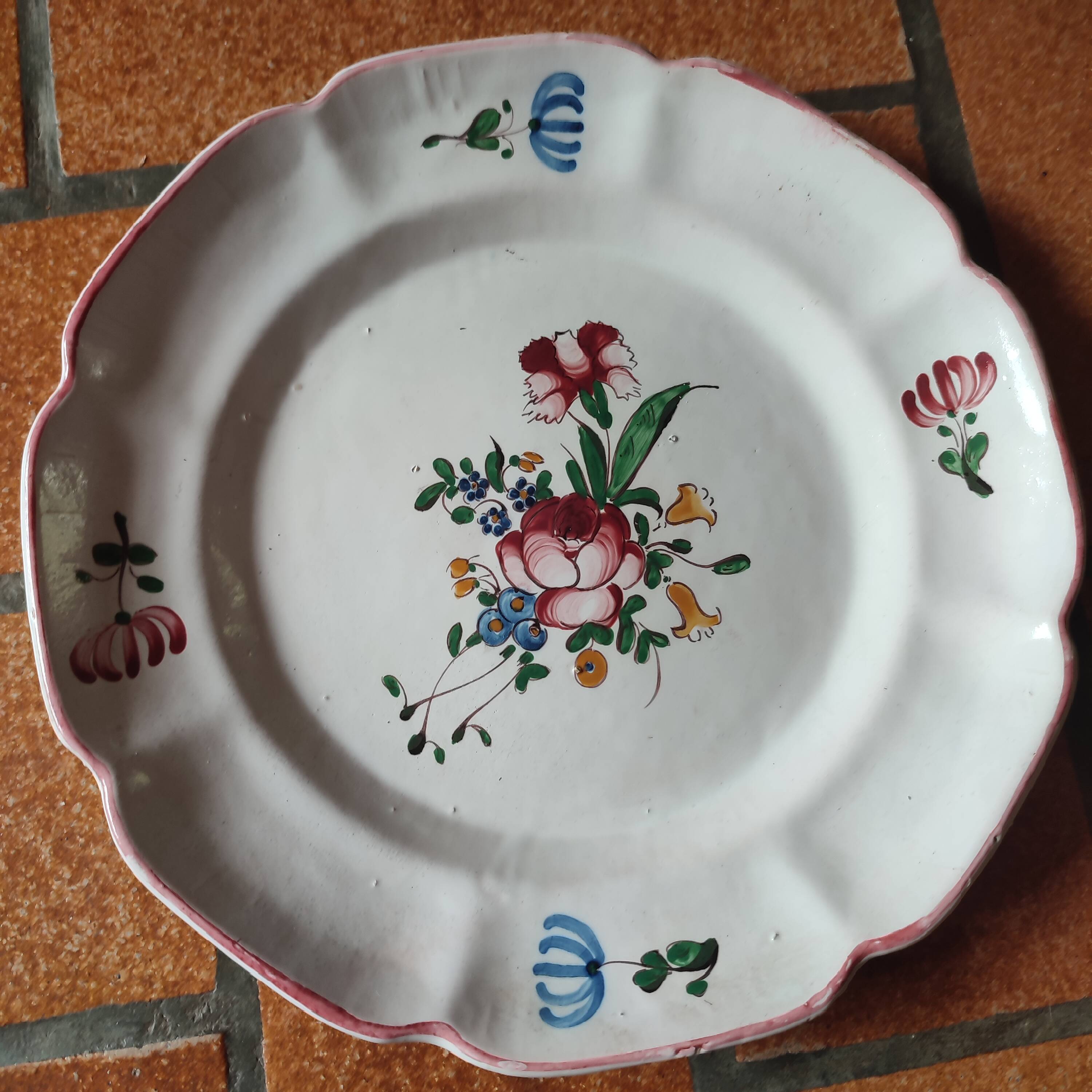 5 decorative plates