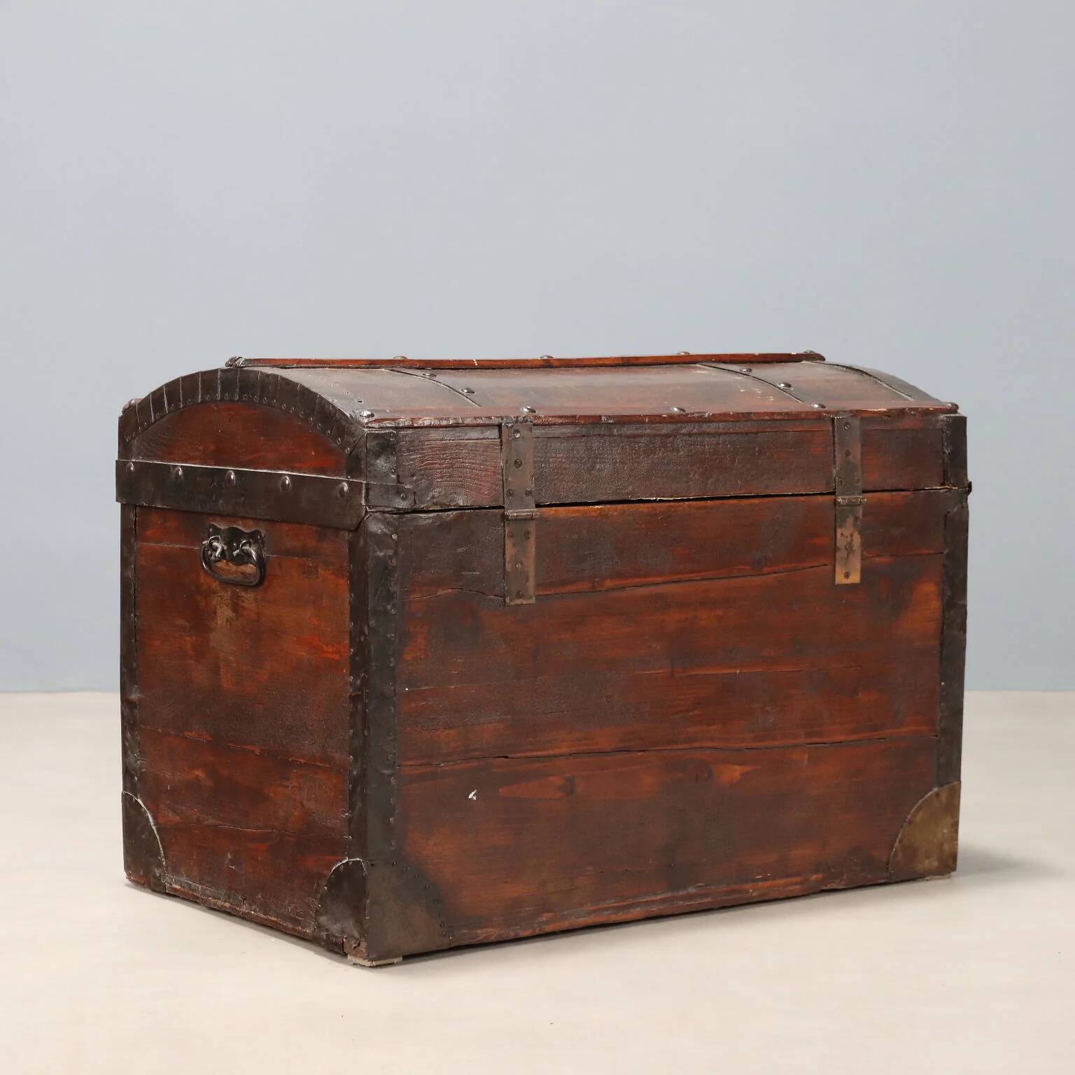 Antique chest in stained oak and iron, Italy, 19th century.