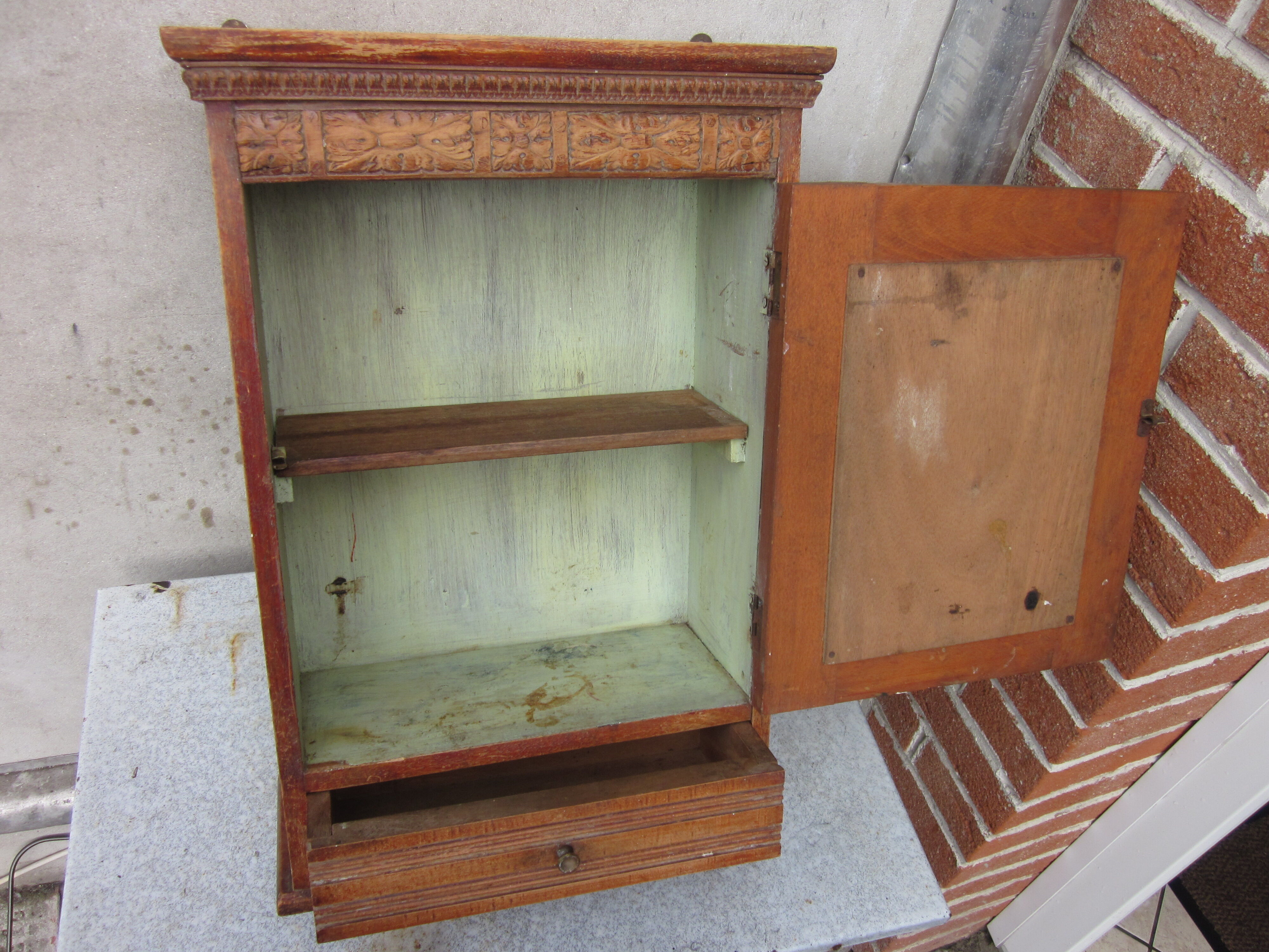 30, 40 years toilet wardrone