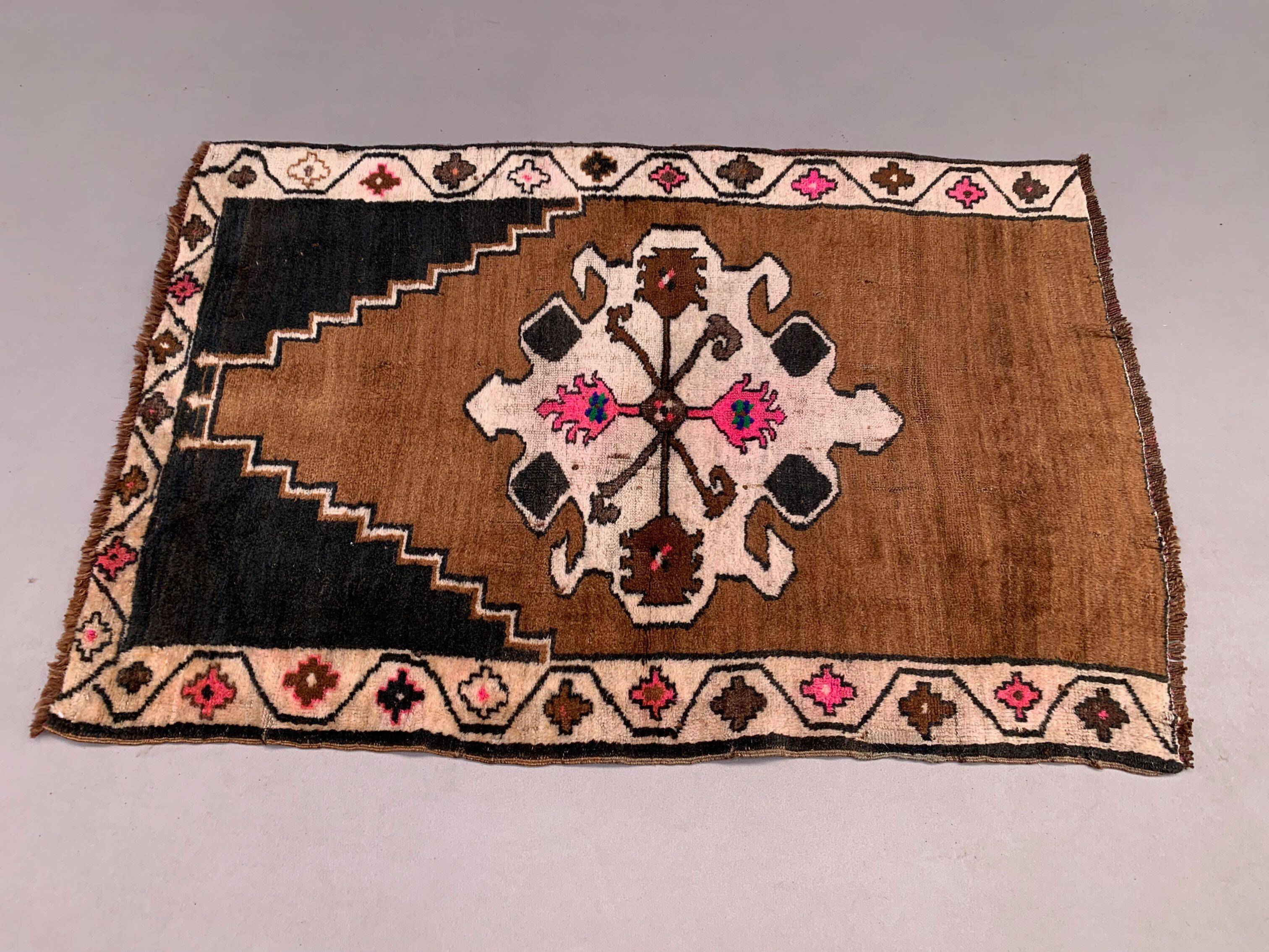 Vintage Turkish Rug 131x87 cm shabby carpet Kars Region Small