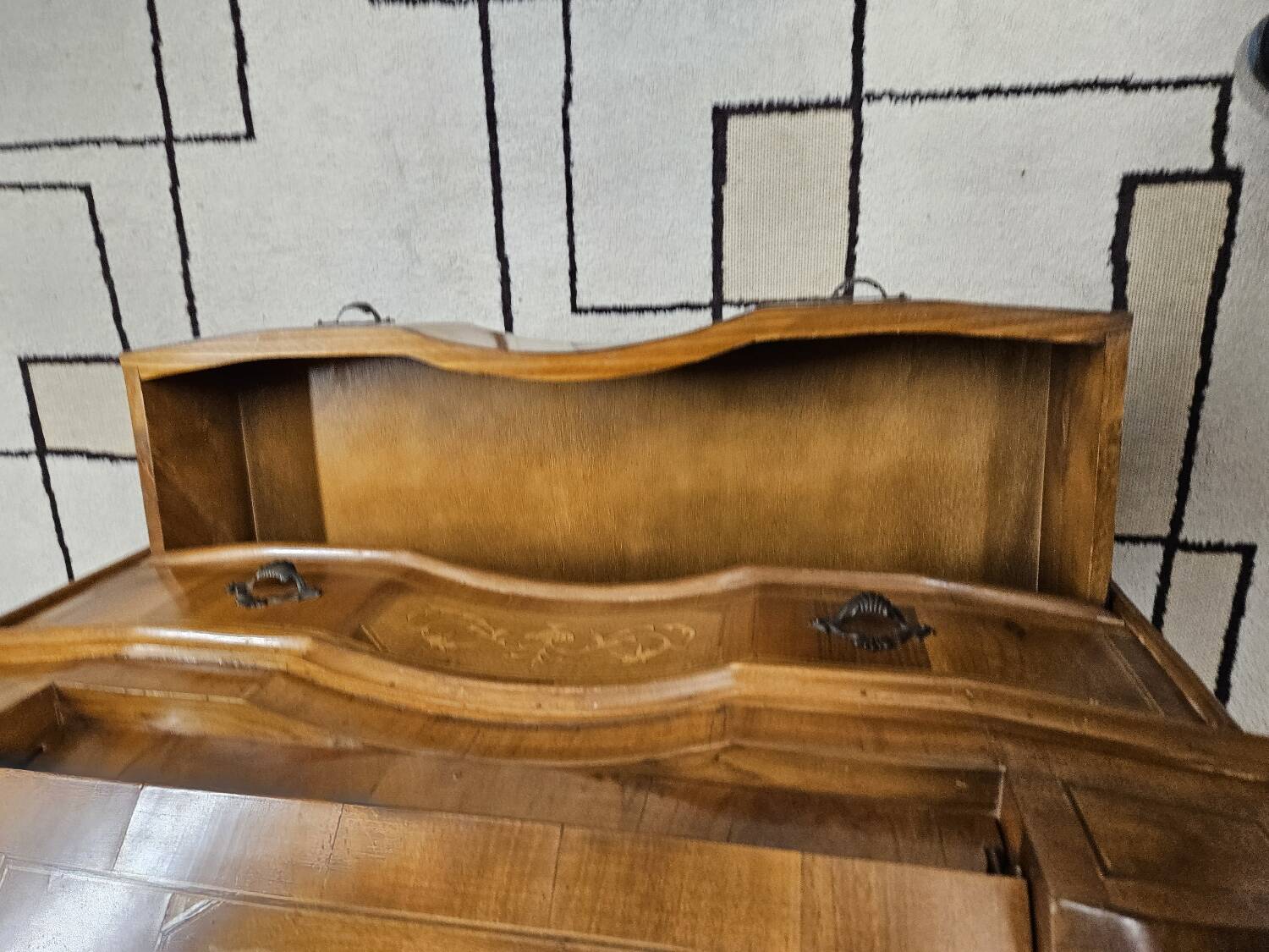 Scrétaire commode galbé marqueté