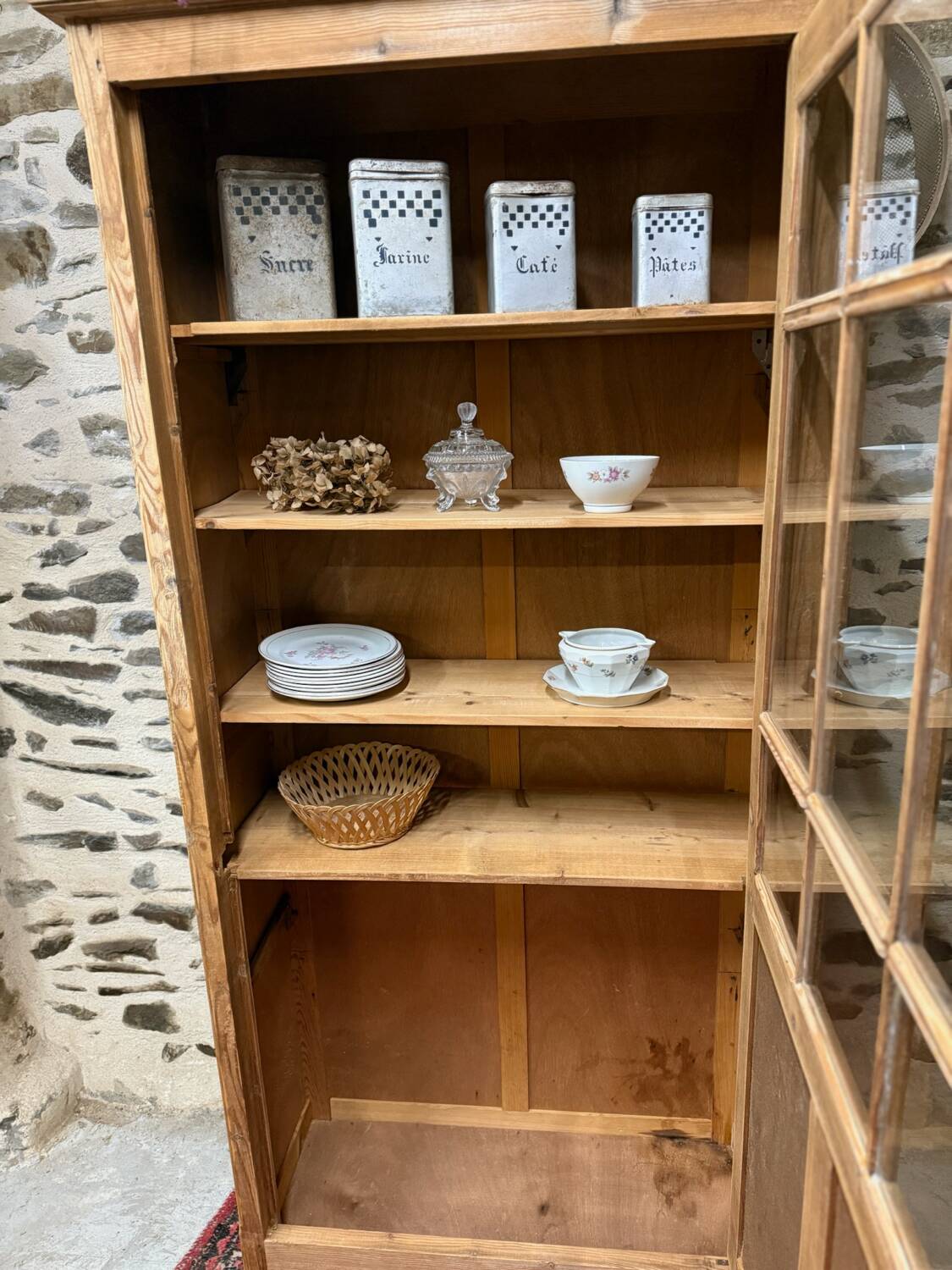 Vitrine parisienne ancienne décapée