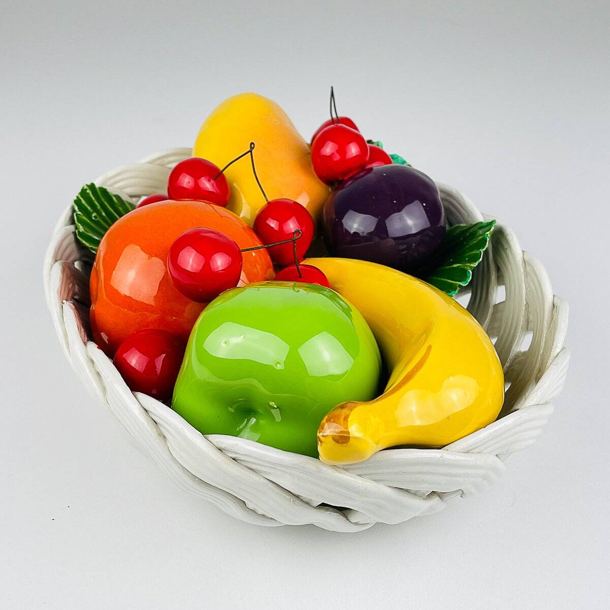 Vintage Italian ceramic fruit basket from the mid-20th century, 1980s.