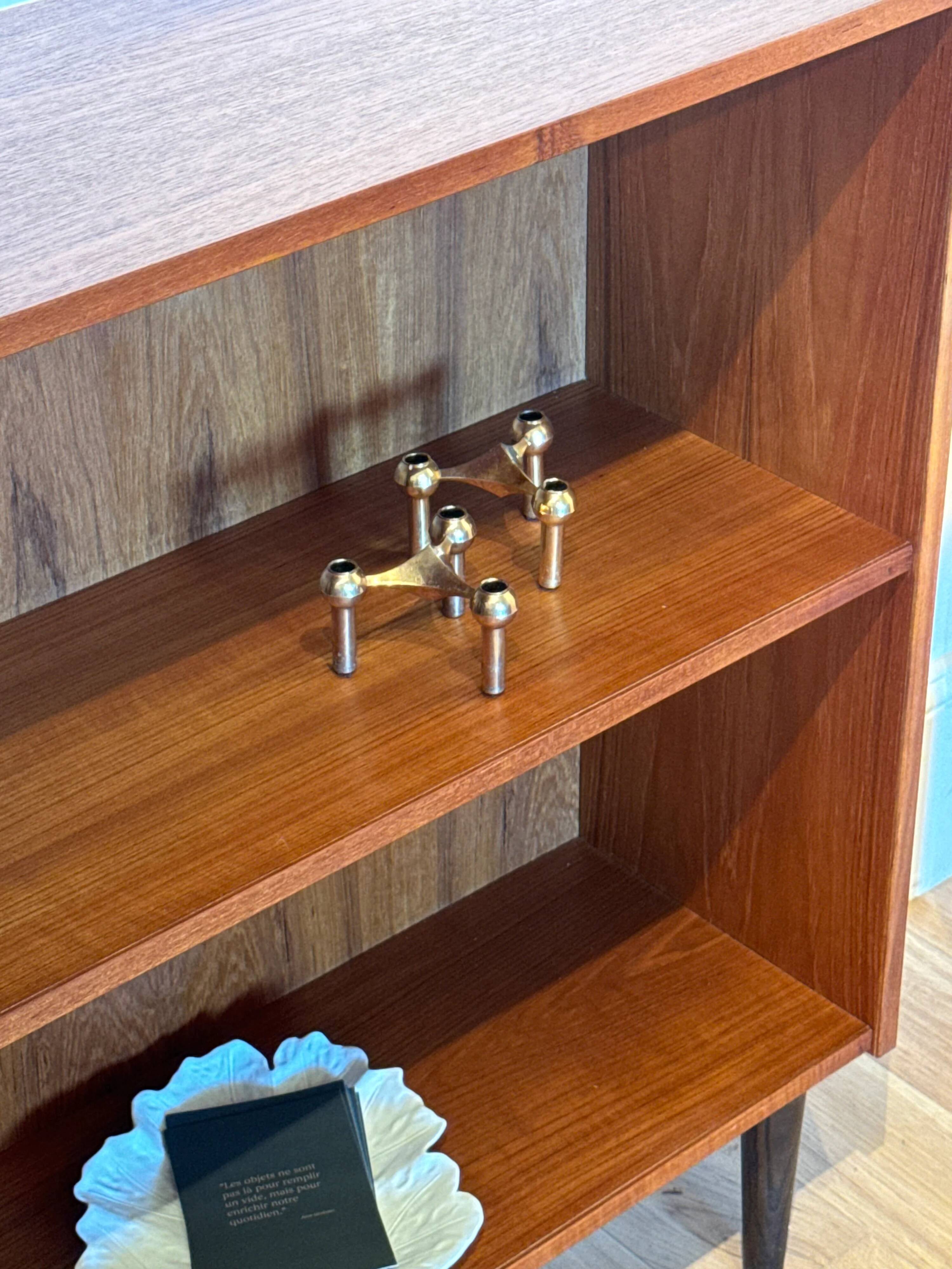 Bibliothèque scandinave basse vintage en teck « Ellen »