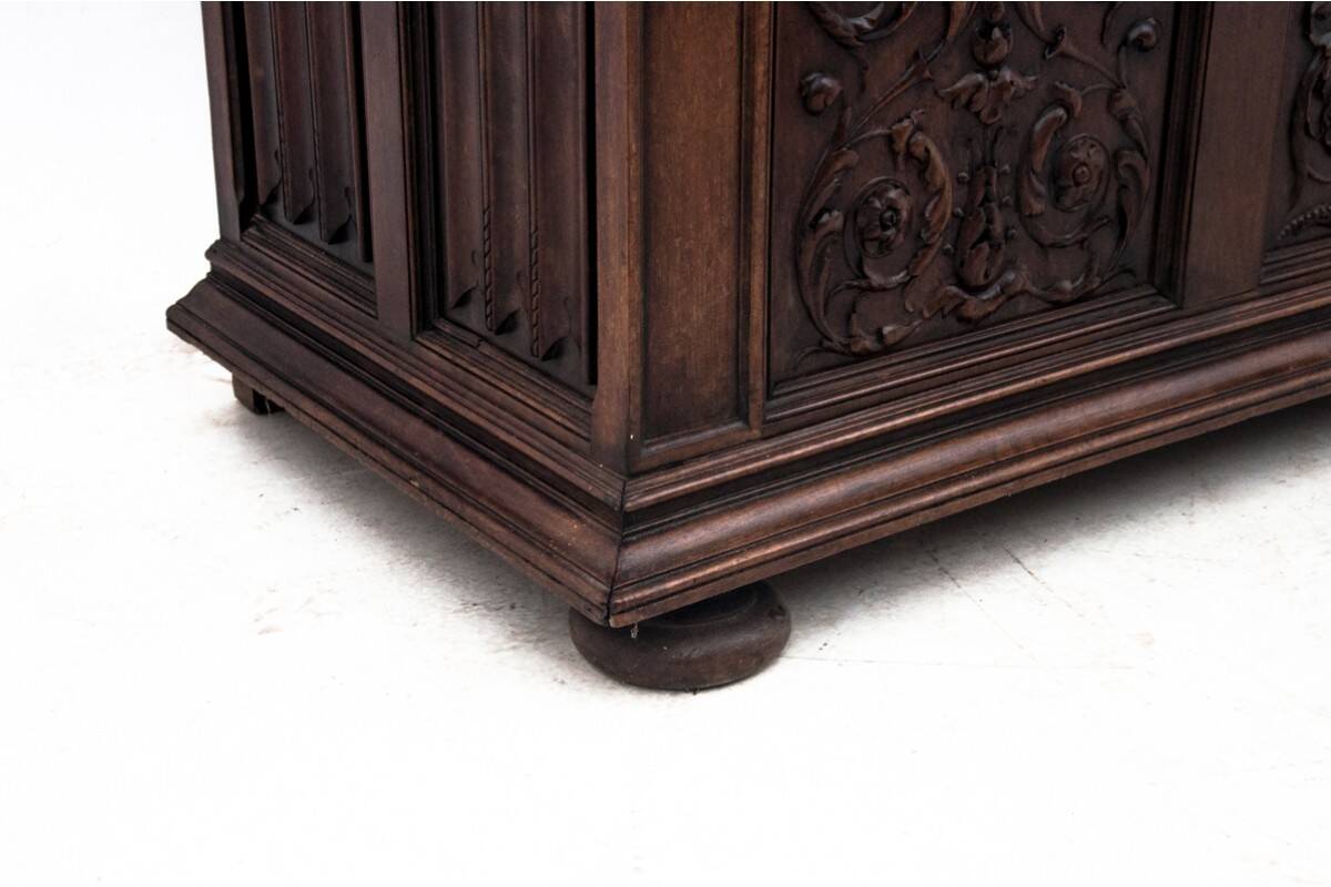 Box bench, France, around 1880.