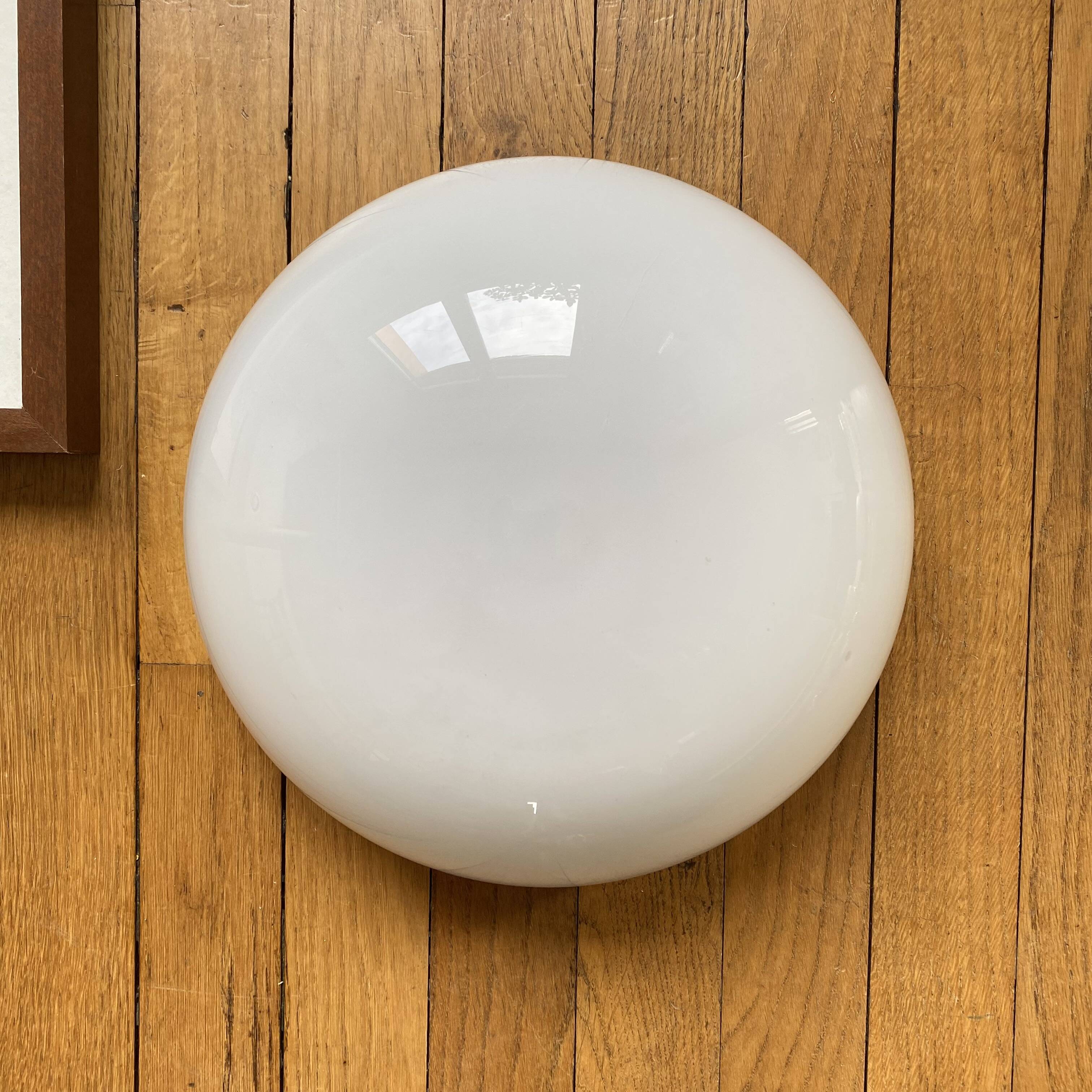 Large wall-mounted ceiling light, half-spherical, 30 cm, white opal glass.