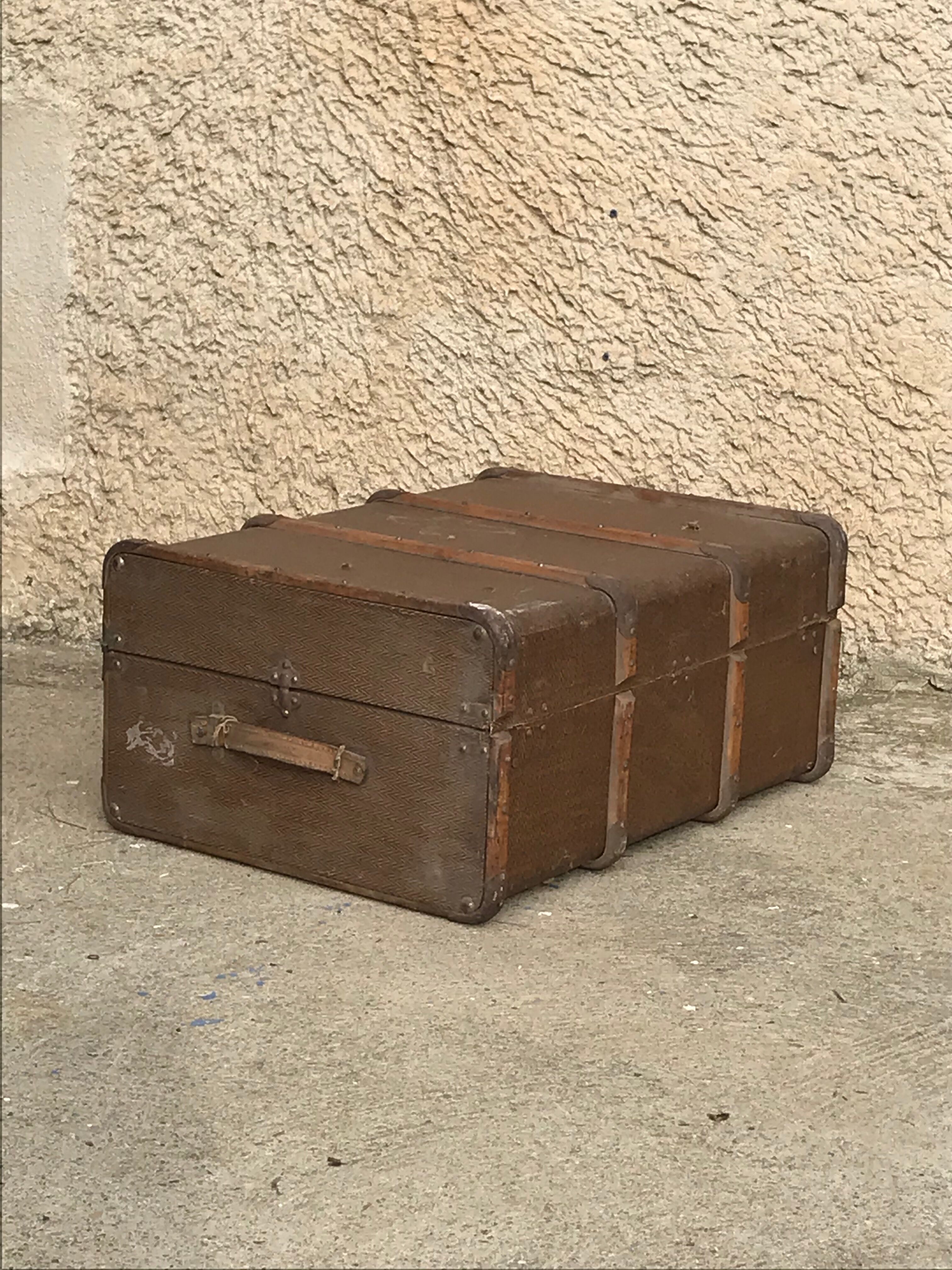 Old trunk stamped Nouvelles Galeries Lavaur