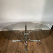 Table moderniste chrome et verre fumé piétement tulipe années 70