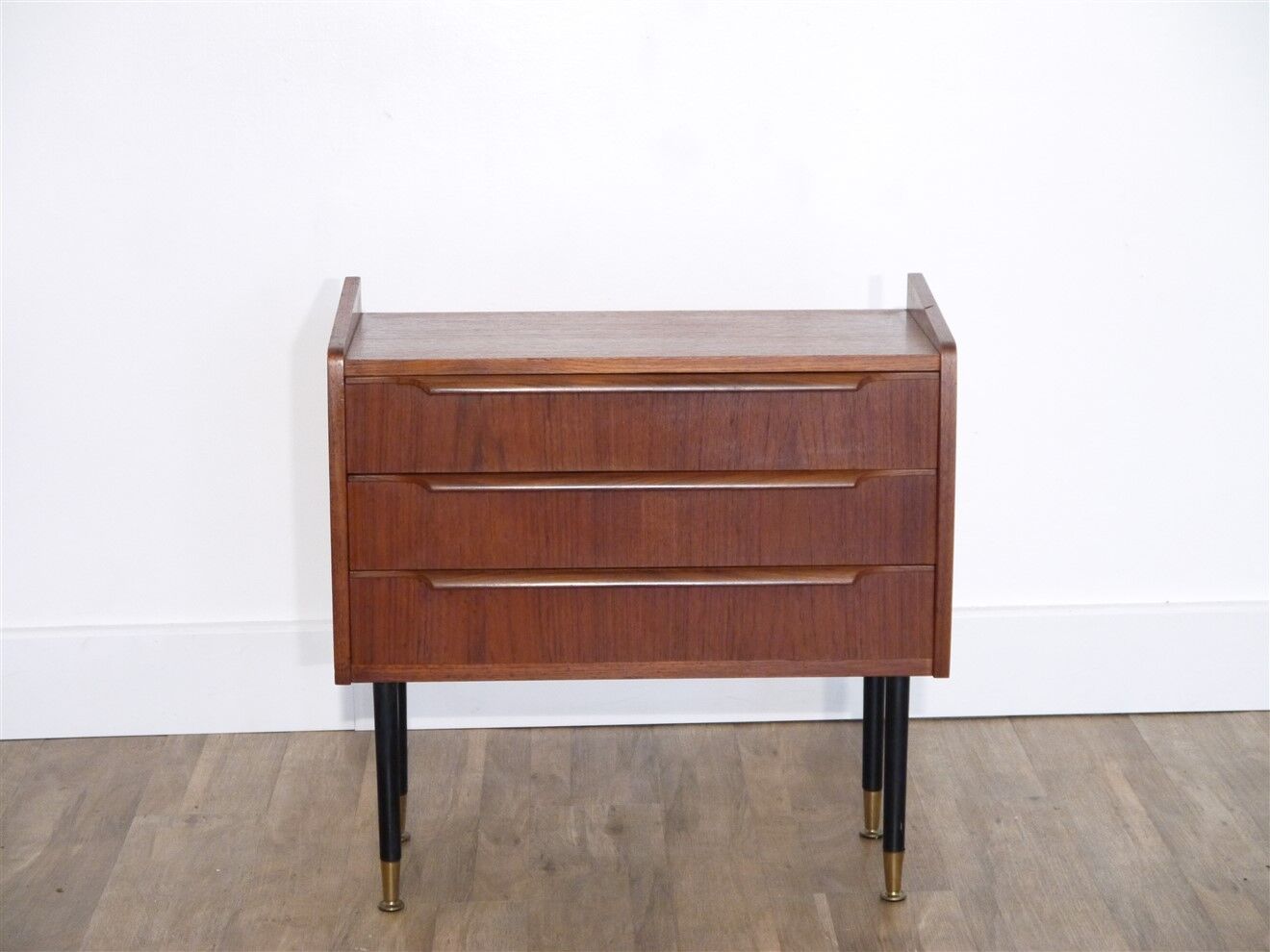 Danish teak chest of drawersy 1960