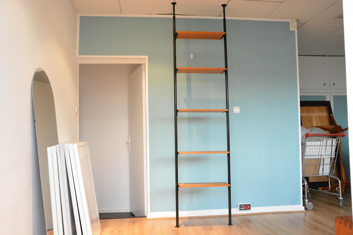 Scandinavian shelves without fixation dating from the 1960s