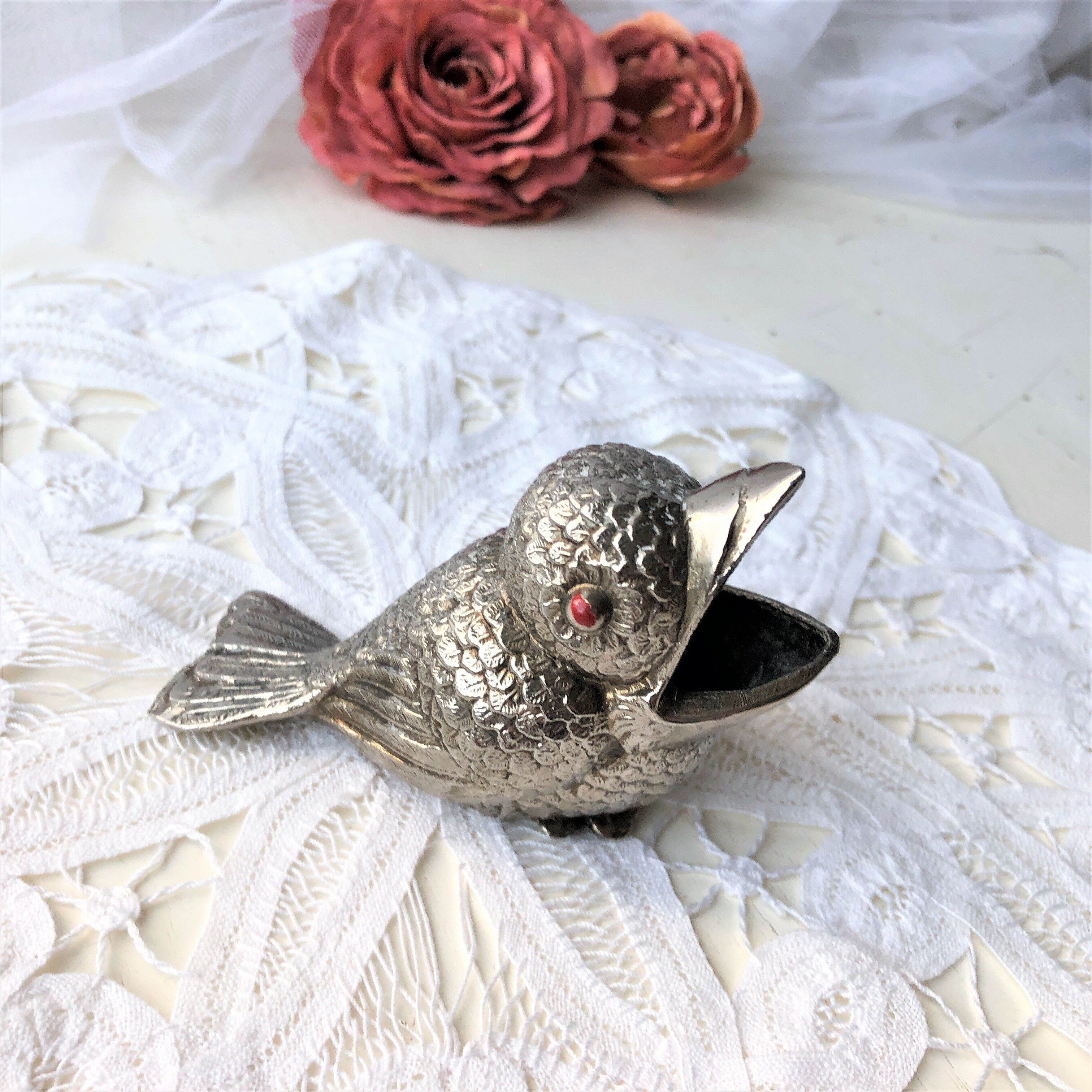 Figurine birds ashtray or pike holder