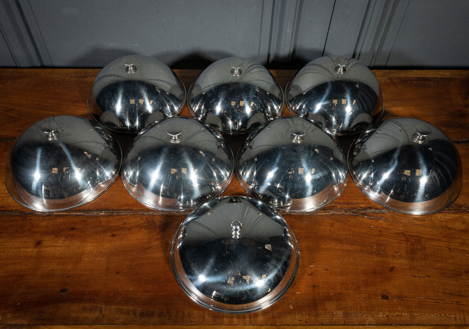 Suite de 8 cloches en inox service de table XXe