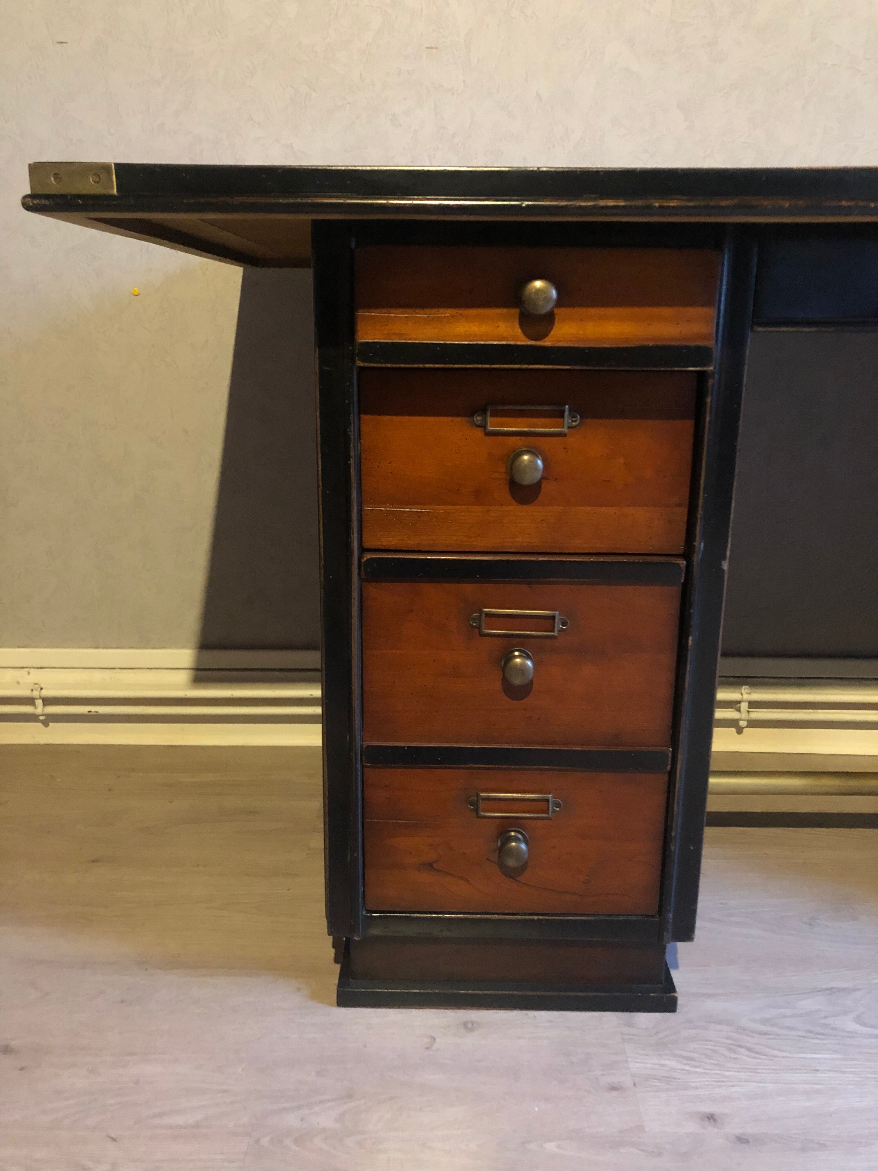 Captain's office per mare per terram