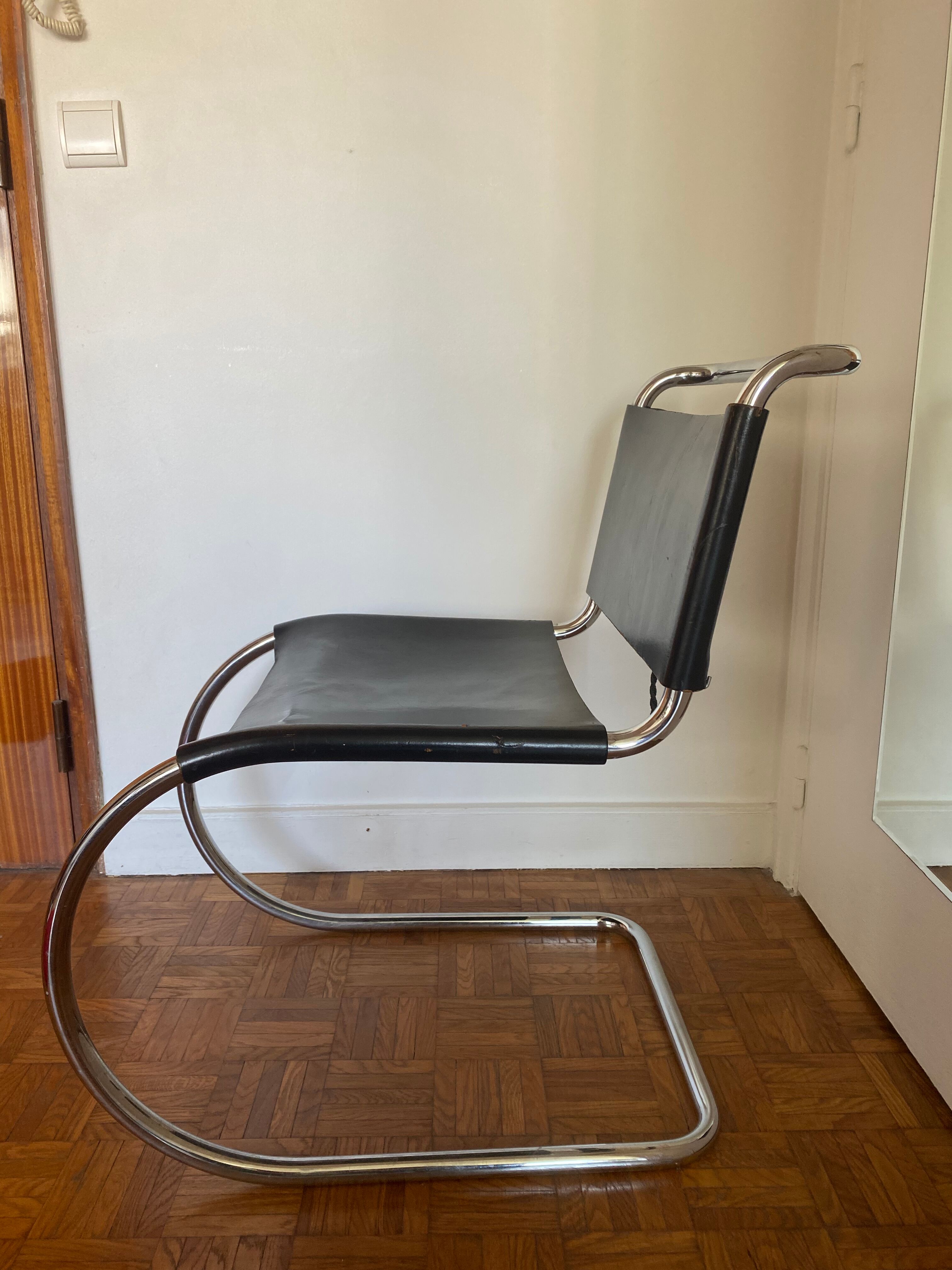 Chaise MR10 de Mies Van Der Rohe, Knoll
