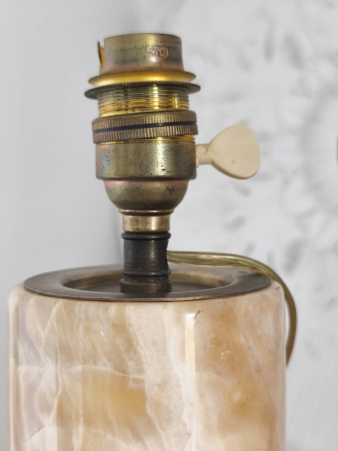Cylindrical lamp base in natural stone