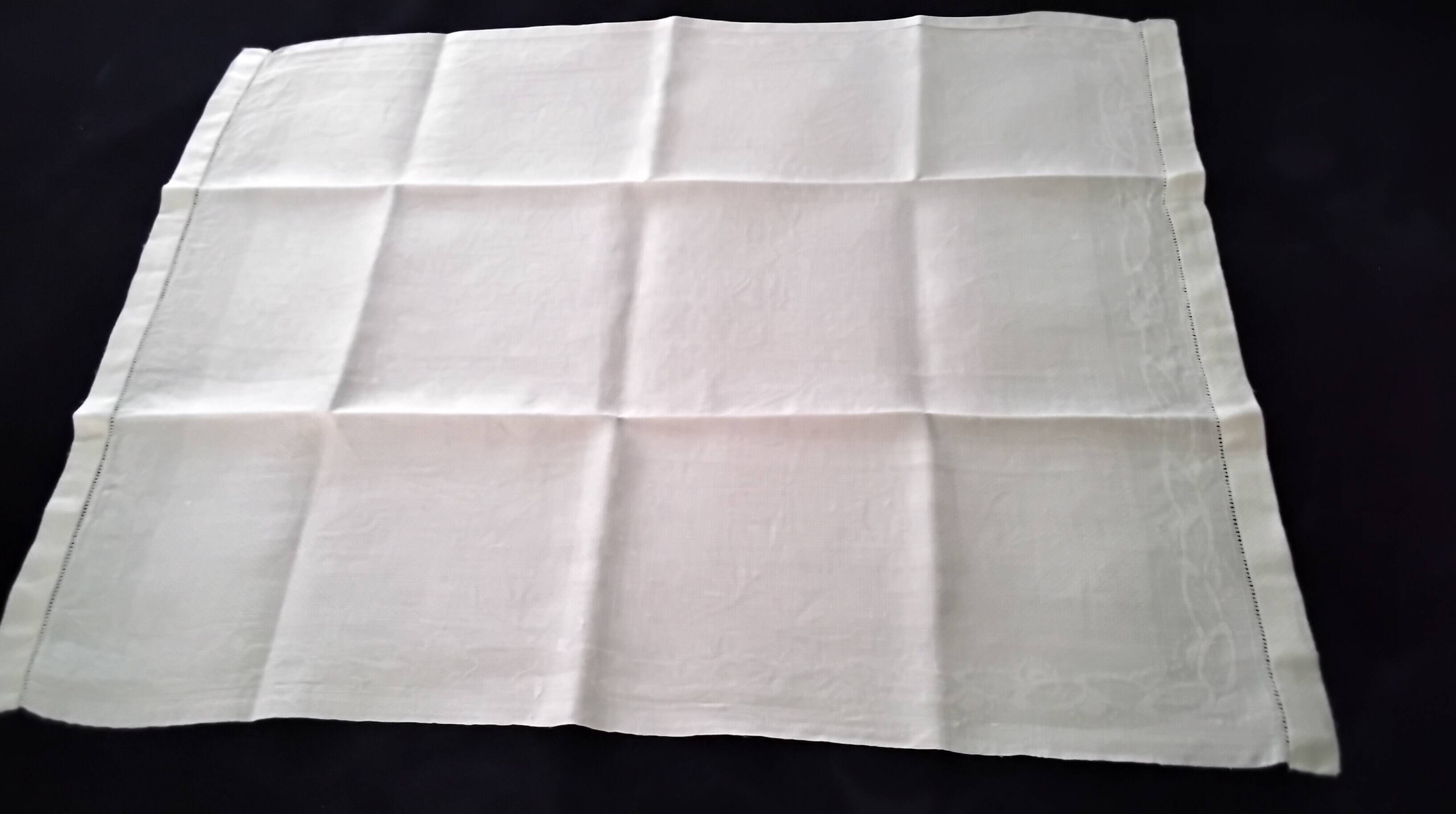 6 Damask linen napkins, 53 x 73 cm