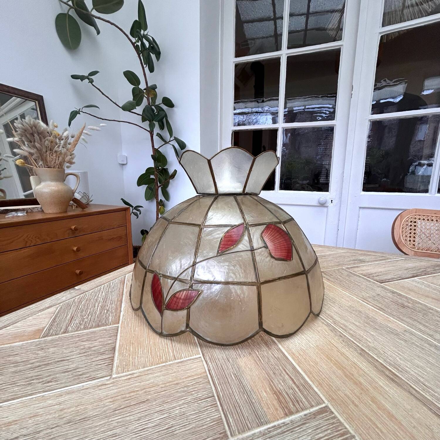 Mother-of-pearl pendant - pink leaf decorations