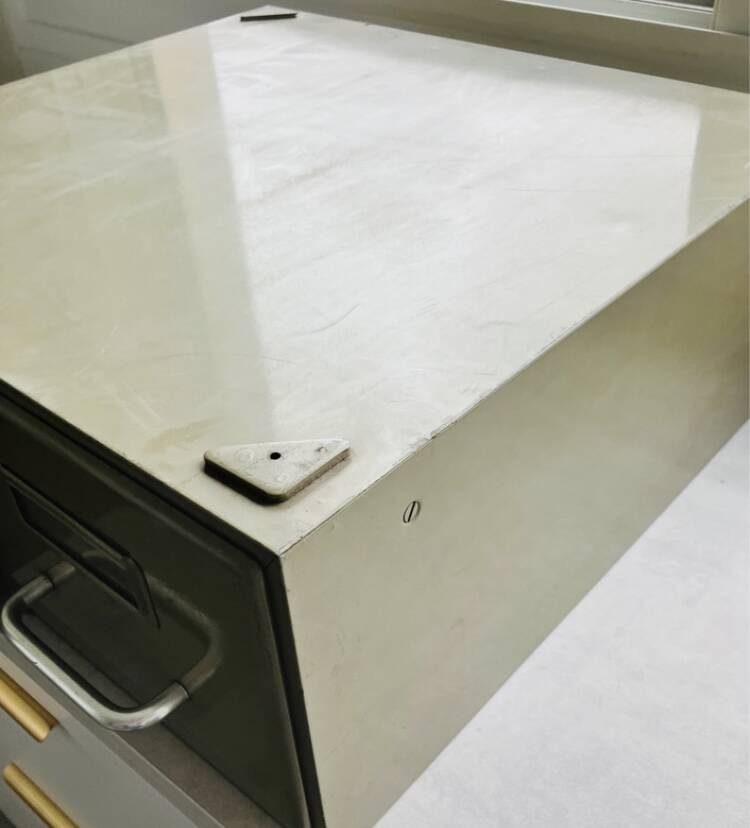 Metal filing cabinet with 2 drawers