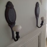 Wall coats door